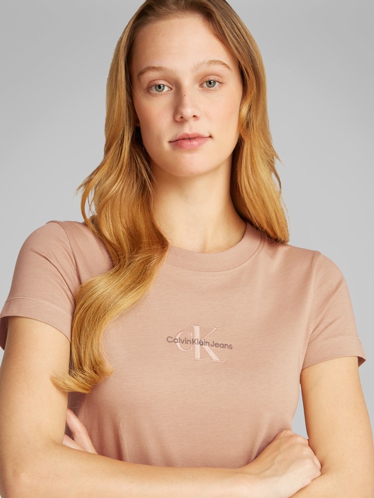 Calvin Klein Rejeneratif Pamuk Vizon Kadın Kısa Kollu T-Shirt - J20J223563TGW