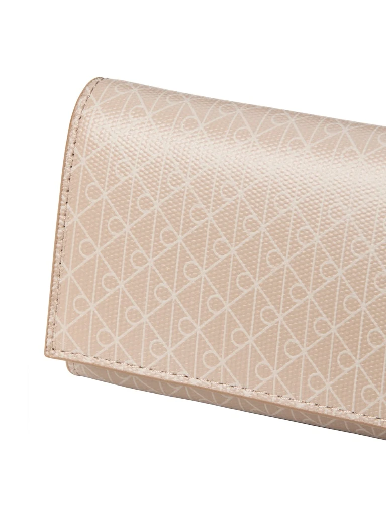 Calvin Klein Kadın 2'ye Katlanan Cüzdan