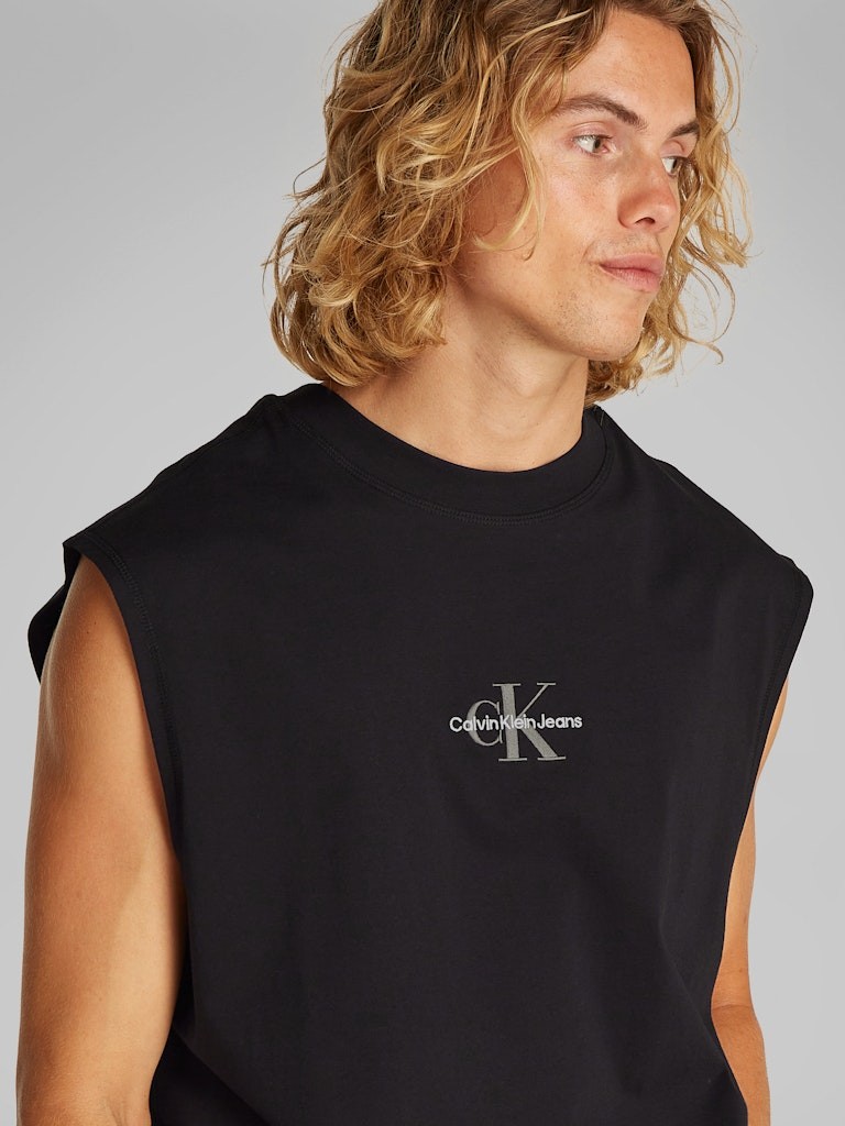 Calvin Klein Rejeneratif Pamuk Siyah Erkek Kolsuz T-shirt - J30J327493BEH