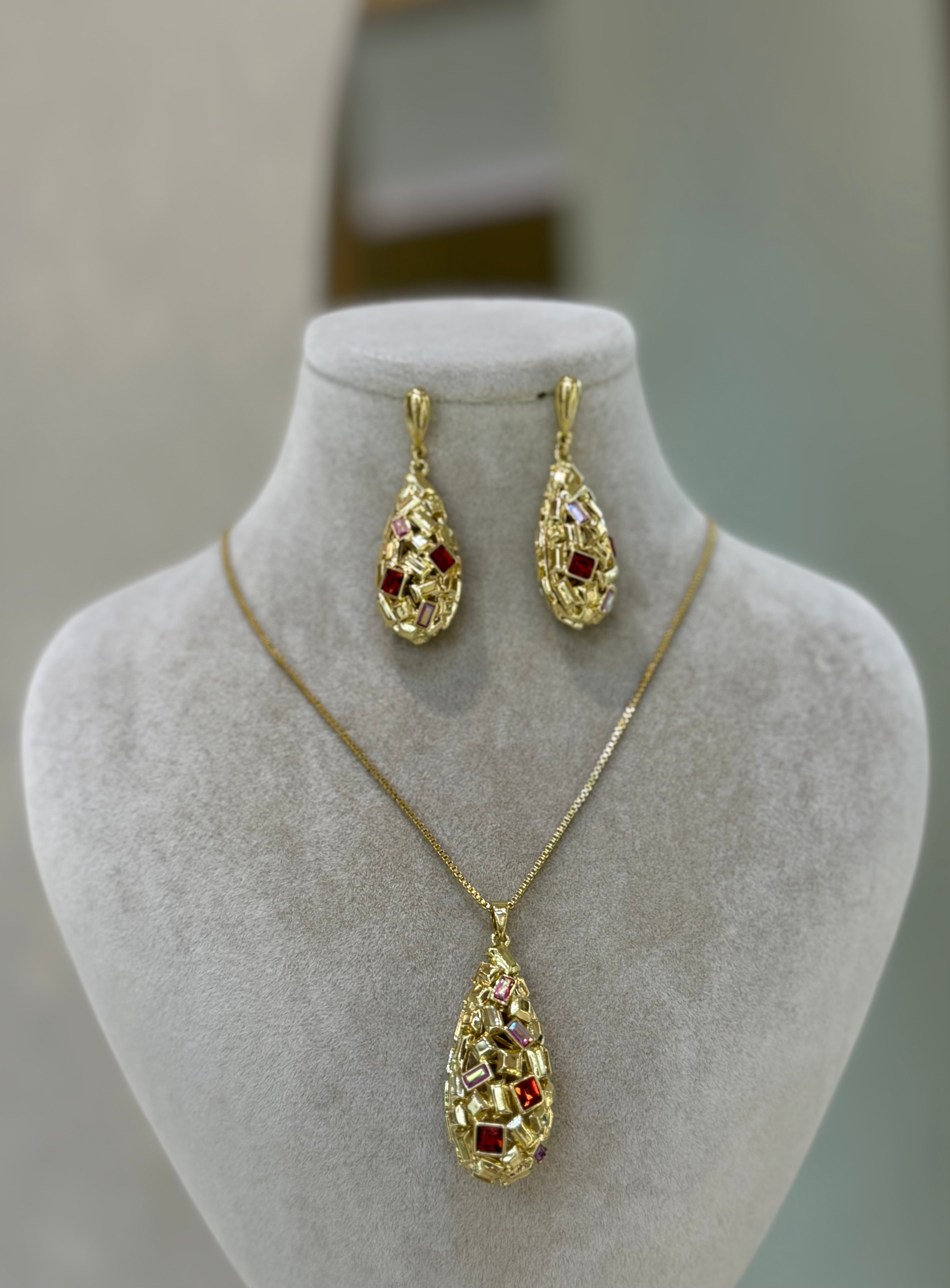 Kırmızı Taşlı Gold Premium Set