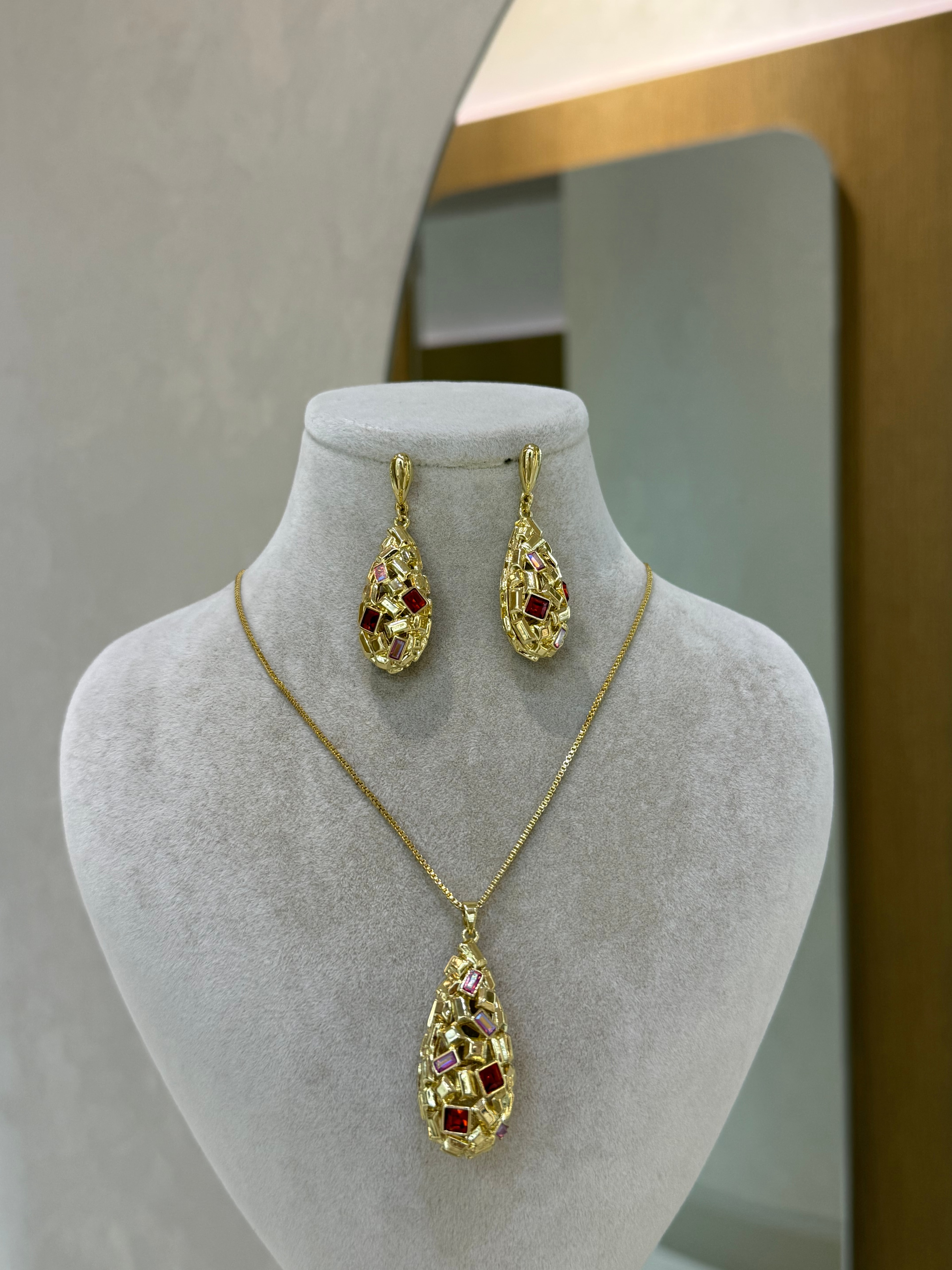 Kırmızı Taşlı Gold Premium Set