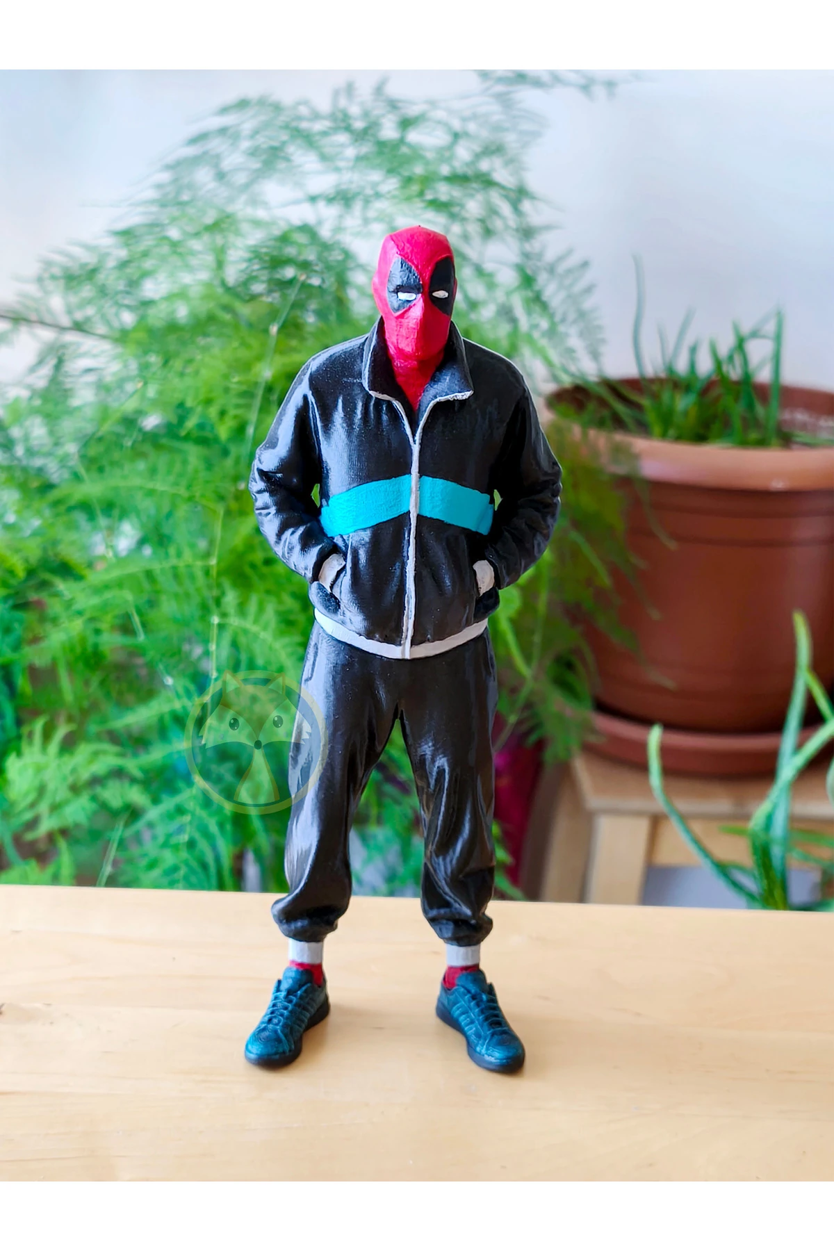 Urban Hero - Renkli Eşofmanlı Deadpool