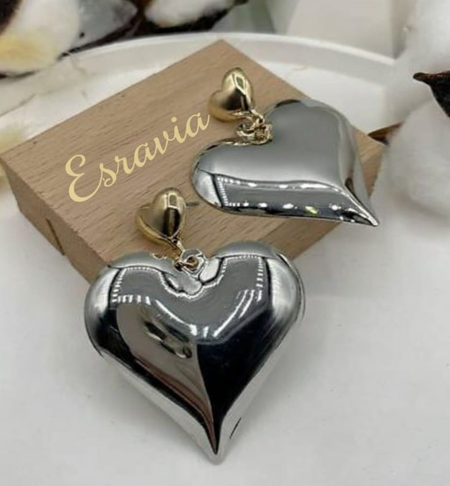 Kalp Detaylı Metal Küpe