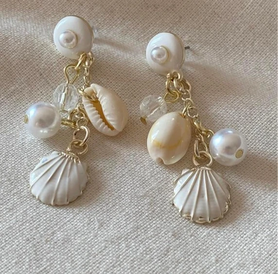 Beyaz Mineli Beach Küpe