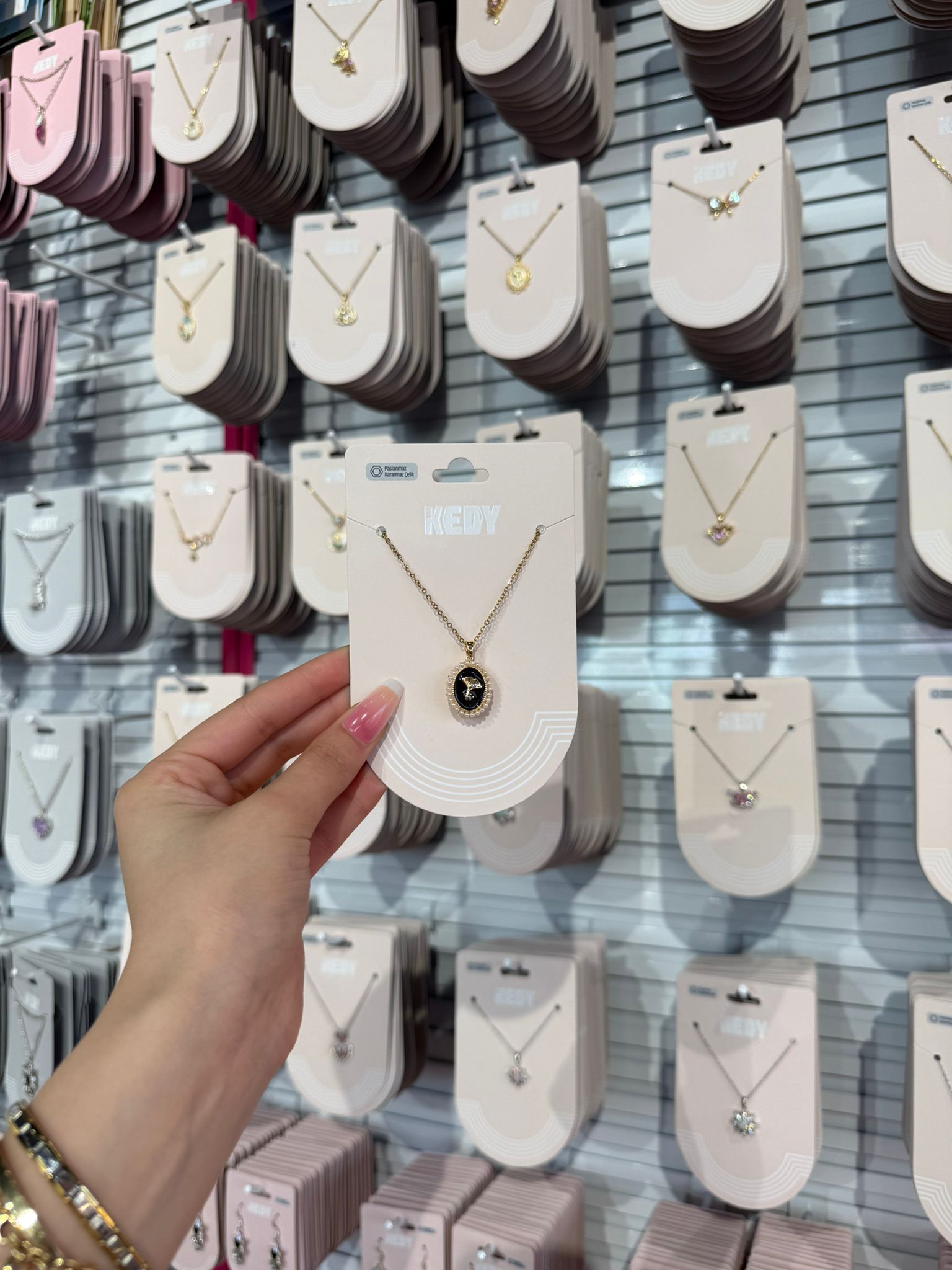 Altın Mücehver Kolye