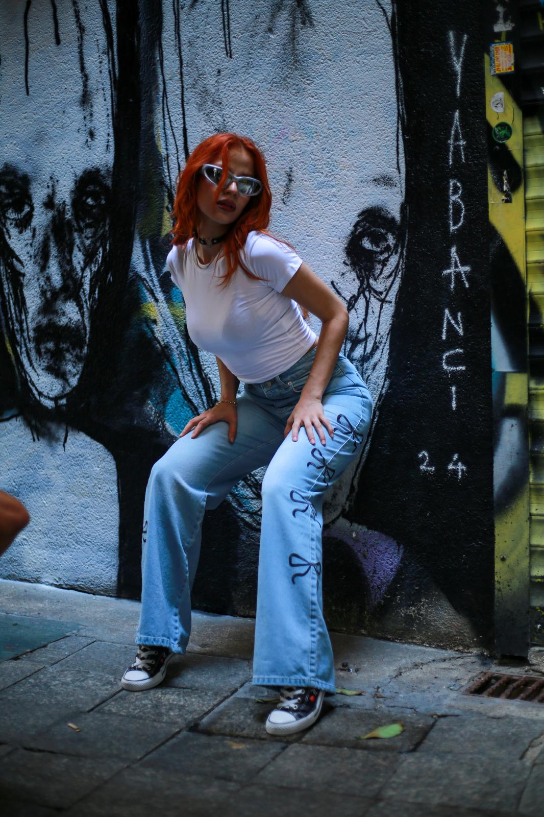 Siyah Kurdele Detaylı Mavi Baggy Jean