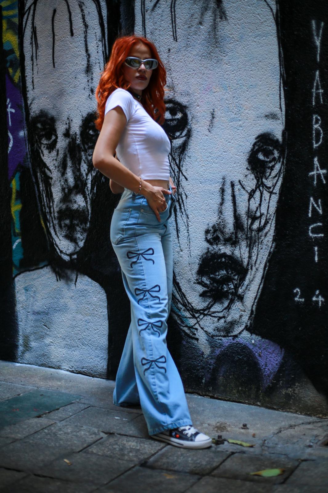 Siyah Kurdele Detaylı Mavi Baggy Jean