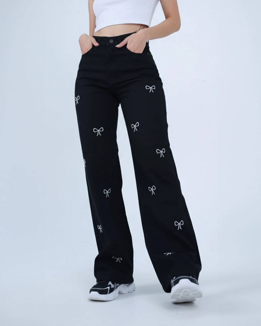 Siyah Fiyonk İşlemeli Yıkamalı Baggy Geniş Paça Yüksek Bel Oturtmalı Jean Kot Pantolon