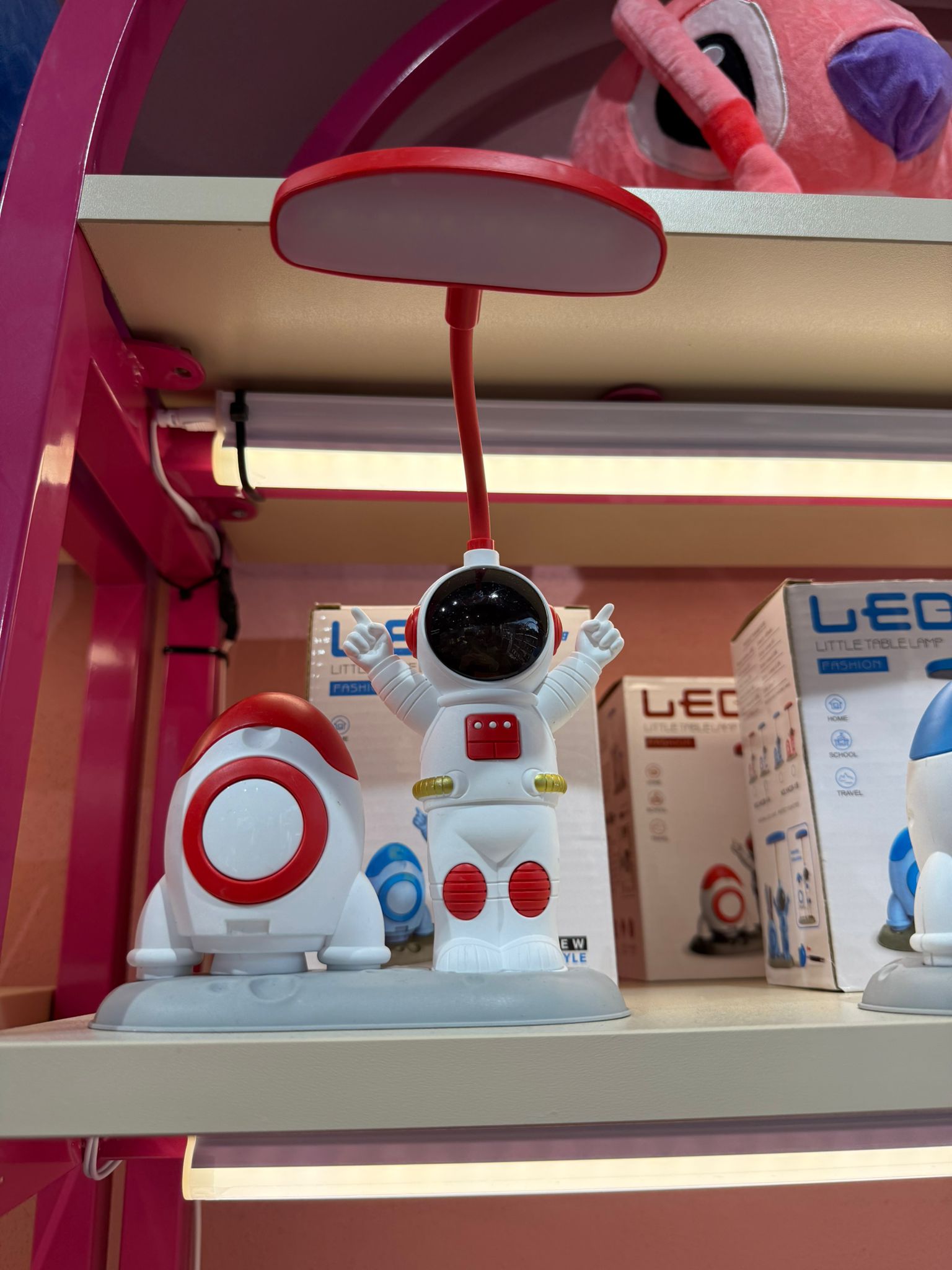 Astronot Kırmızı Masa Üstü Lambası