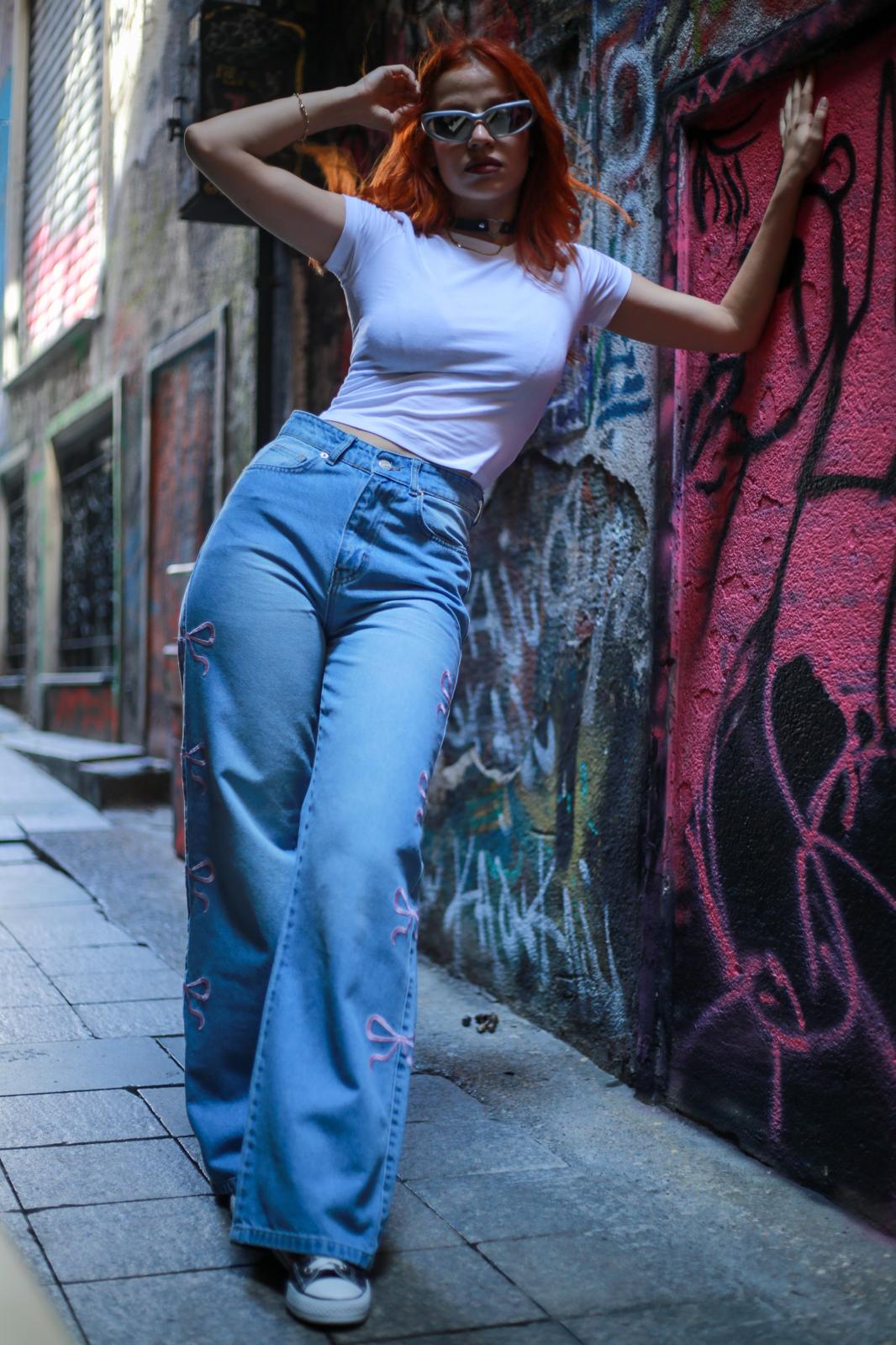 Pembe Kurdele Detaylı Mavi Baggy Jean