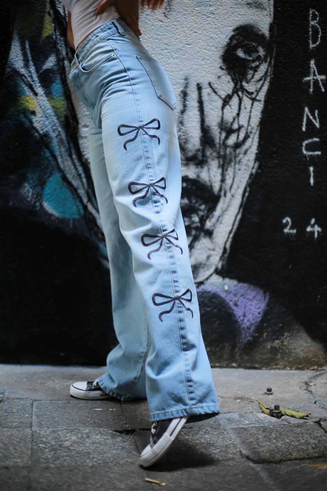 Siyah Kurdele Detaylı Mavi Baggy Jean