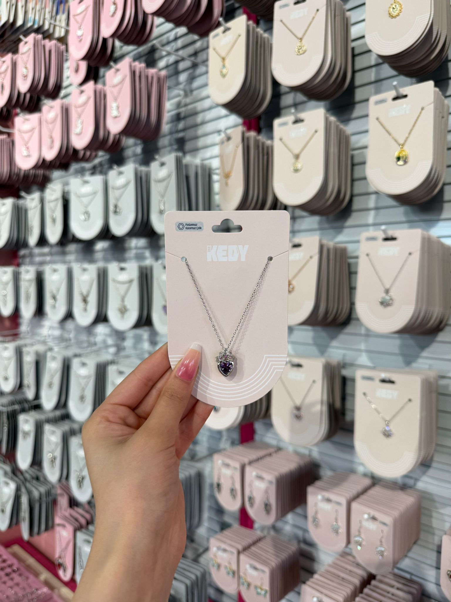 Zarif Kalp Kraliçe Kolye