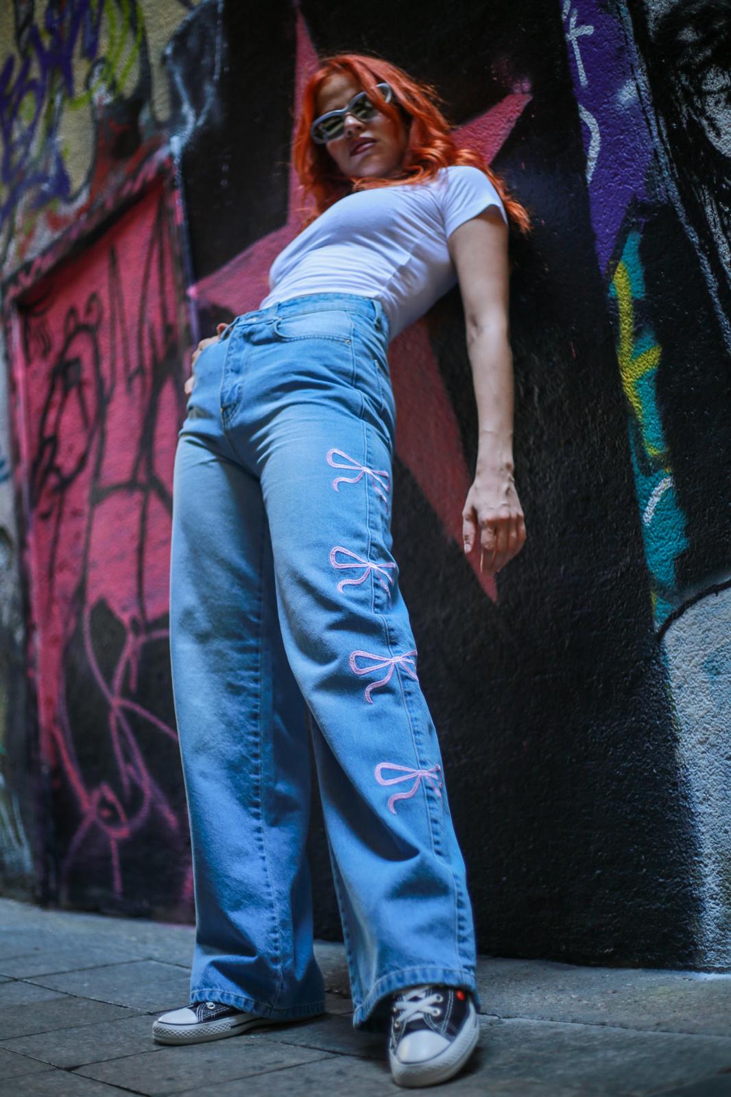 Pembe Kurdele Detaylı Mavi Baggy Jean