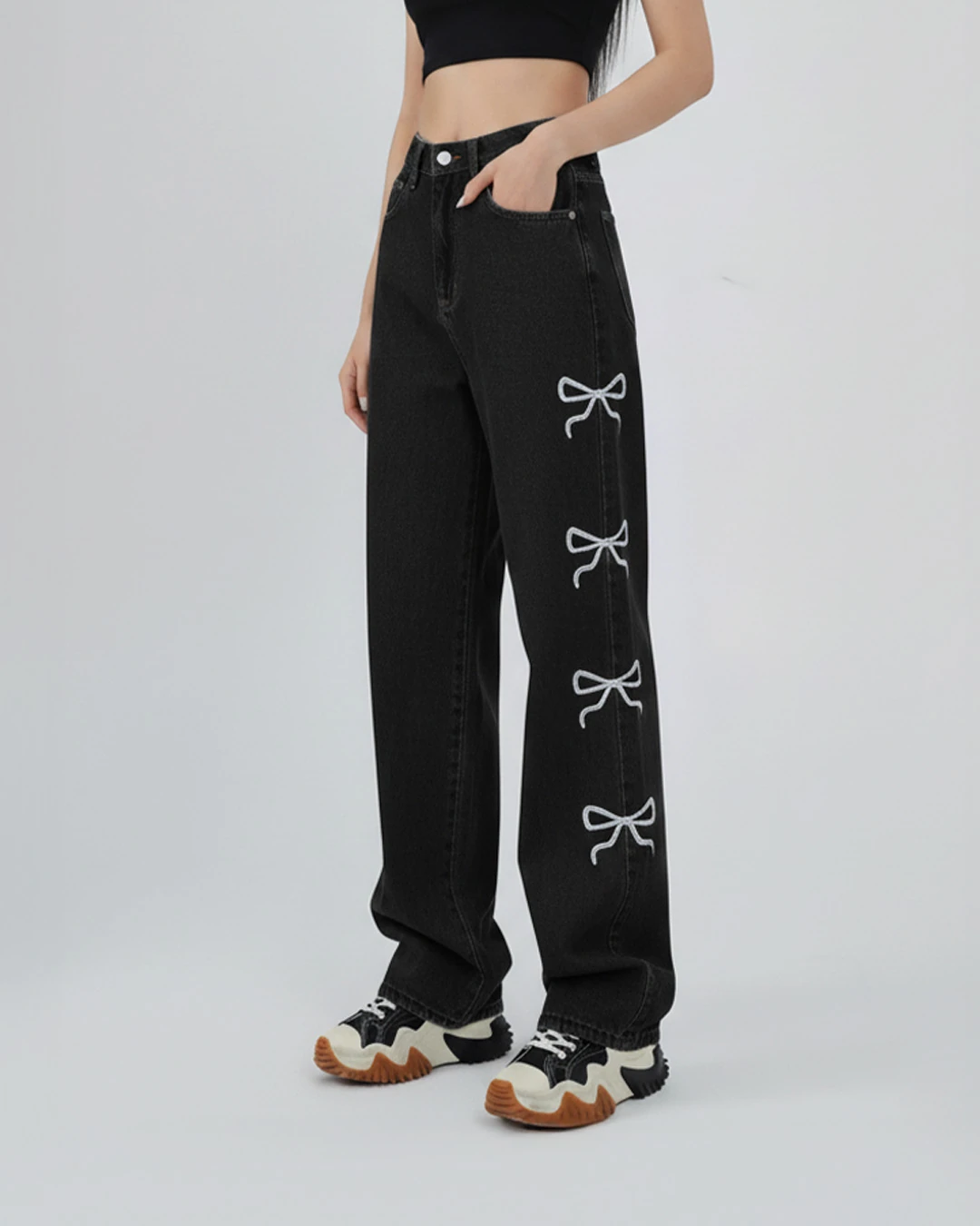 Siyah Fiyonk İşlemeli Yıkamalı Baggy Geniş Paça Yüksek Bel Oturtmalı Jean Kot Pantolon