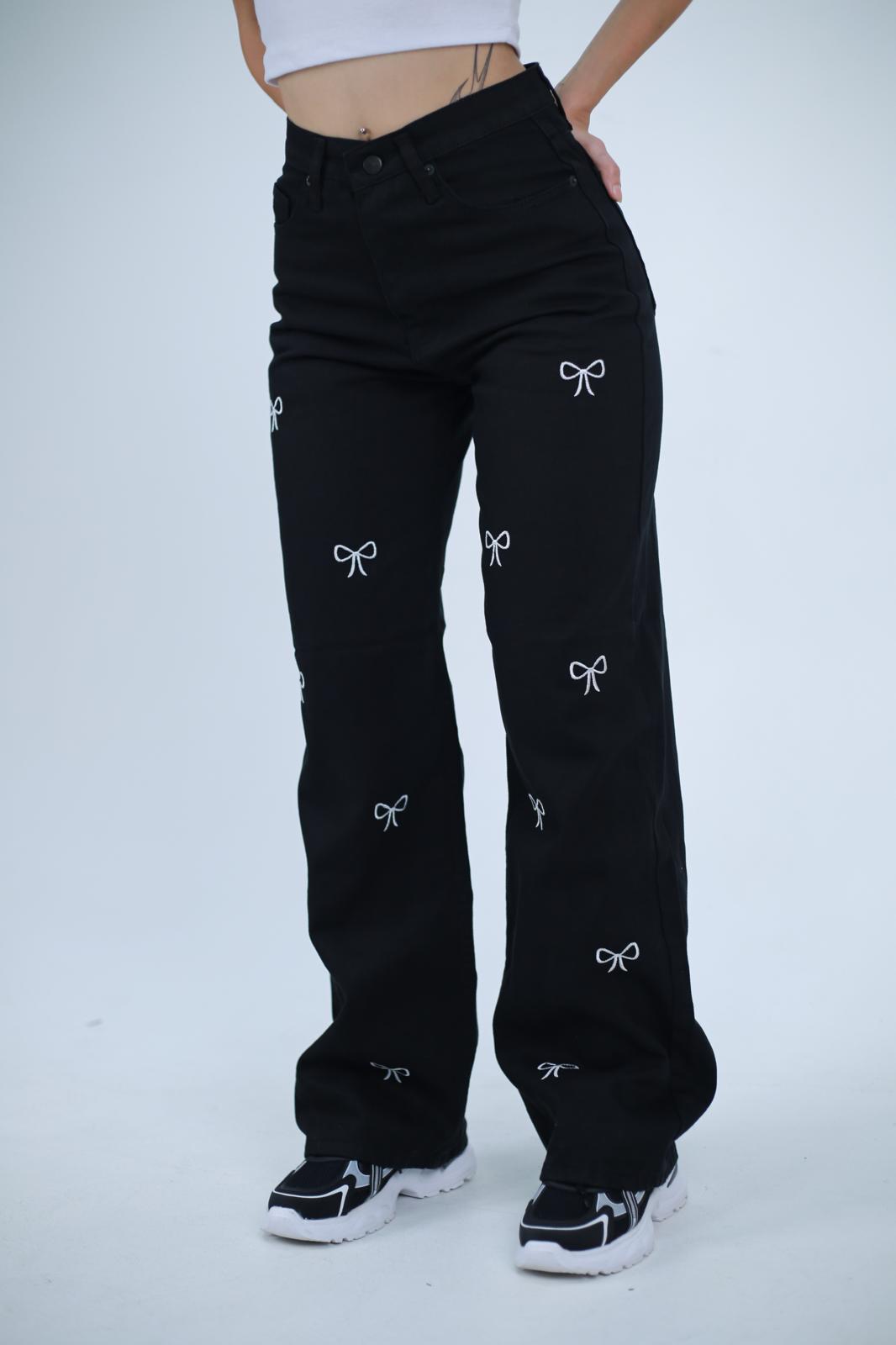 Siyah Fiyonk İşlemeli Yıkamalı Baggy Geniş Paça Yüksek Bel Oturtmalı Jean Kot Pantolon