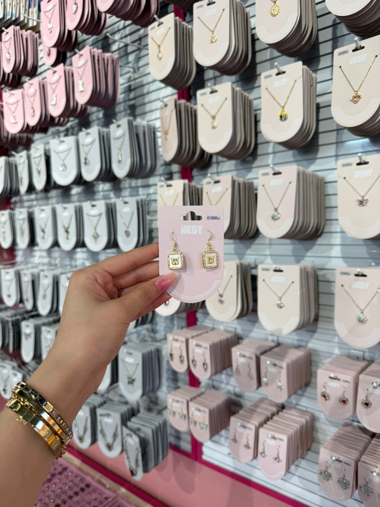 Gold Kelebek Çelik Küpe