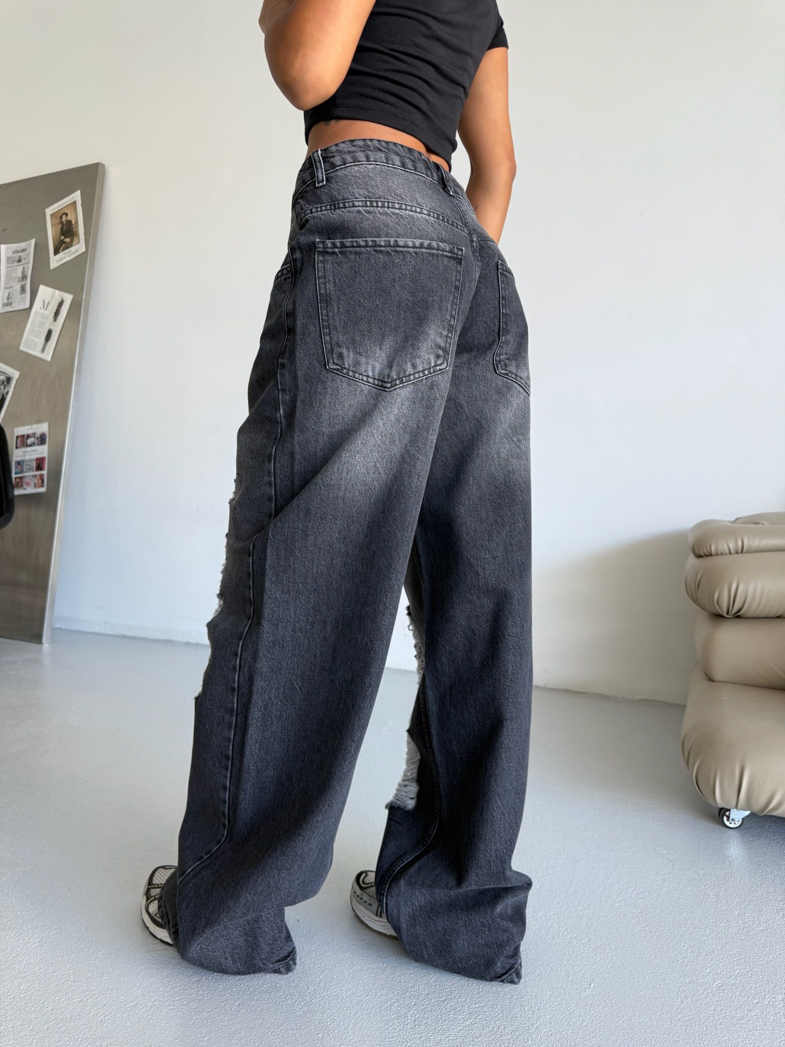 Lazer Yamalı Siyah Yıkamalı Baggy Jean