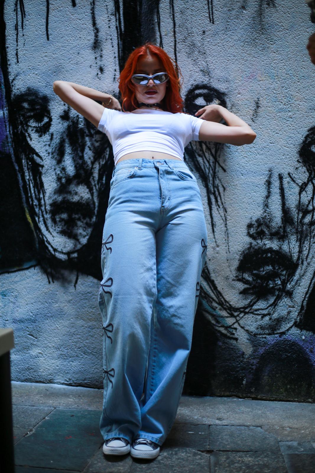 Siyah Kurdele Detaylı Mavi Baggy Jean