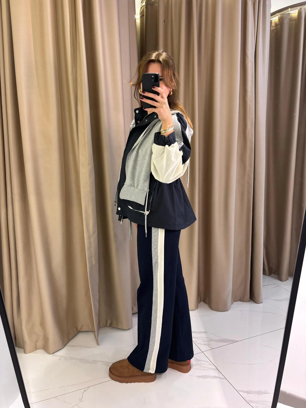 MARKA MODEL KAPÜŞONLU EŞOFMAN TAKIMI