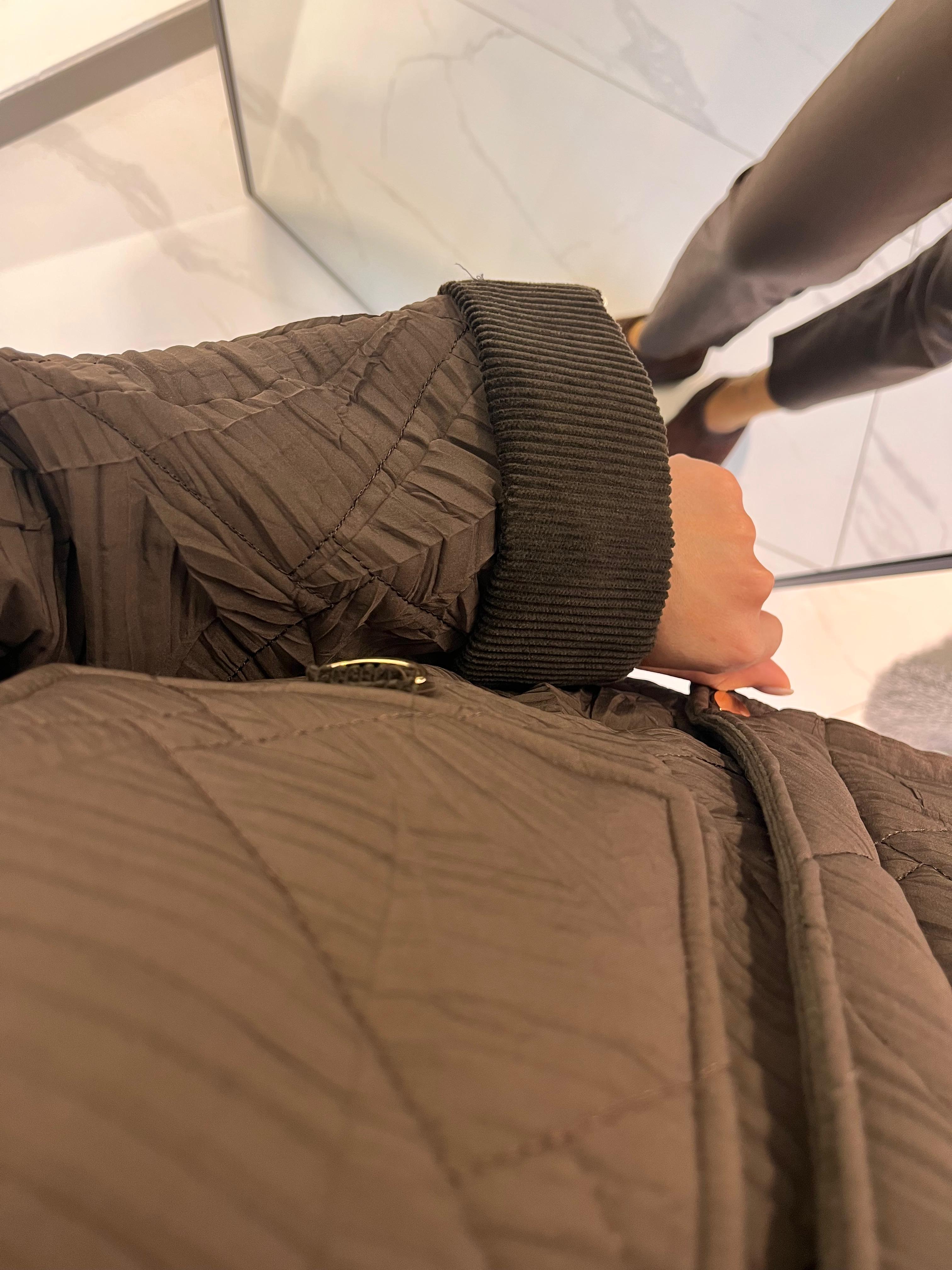 KAPİTONE TASARIM KISA MONT