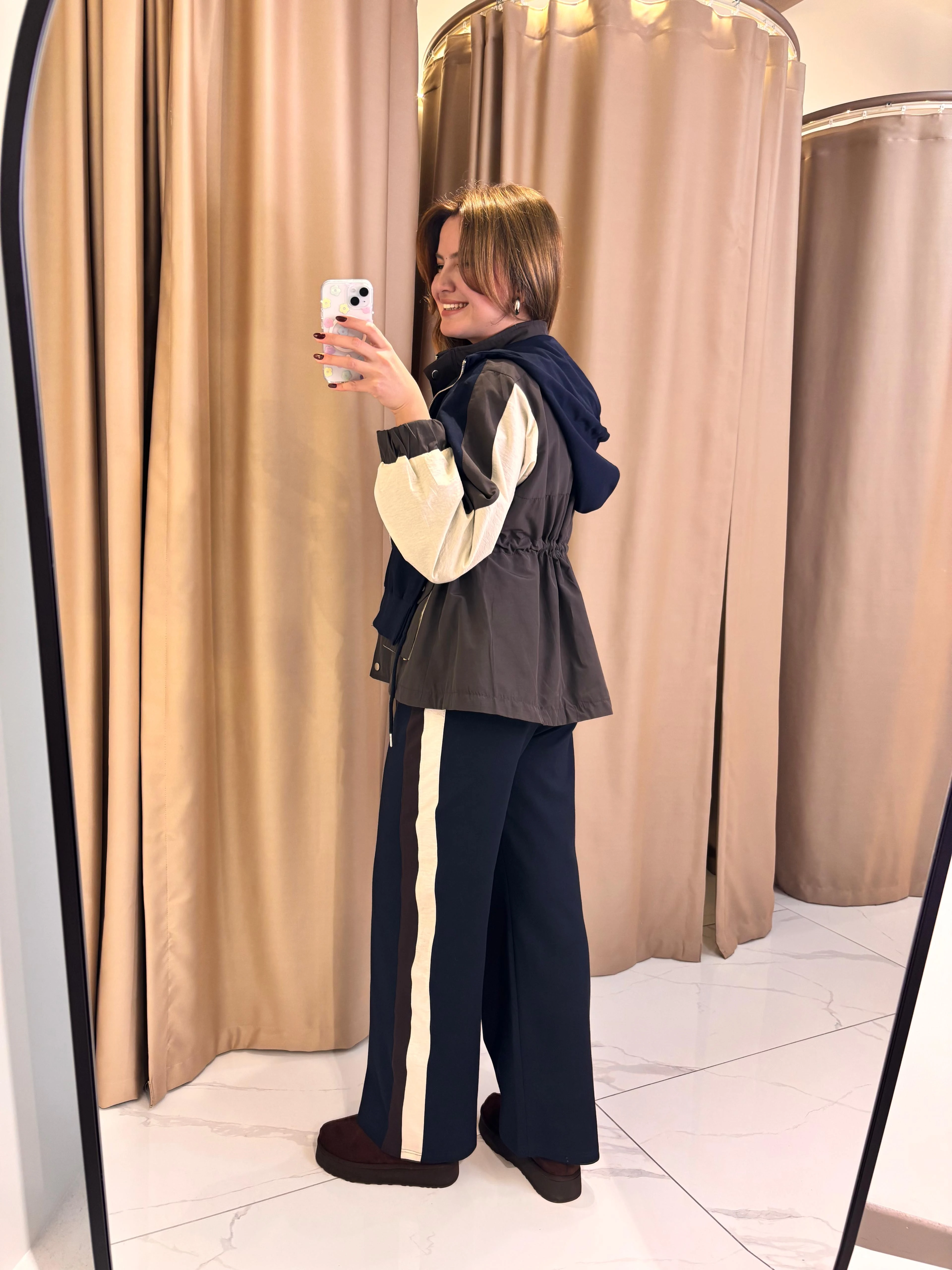 MARKA MODEL KAPÜŞONLU EŞOFMAN TAKIMI