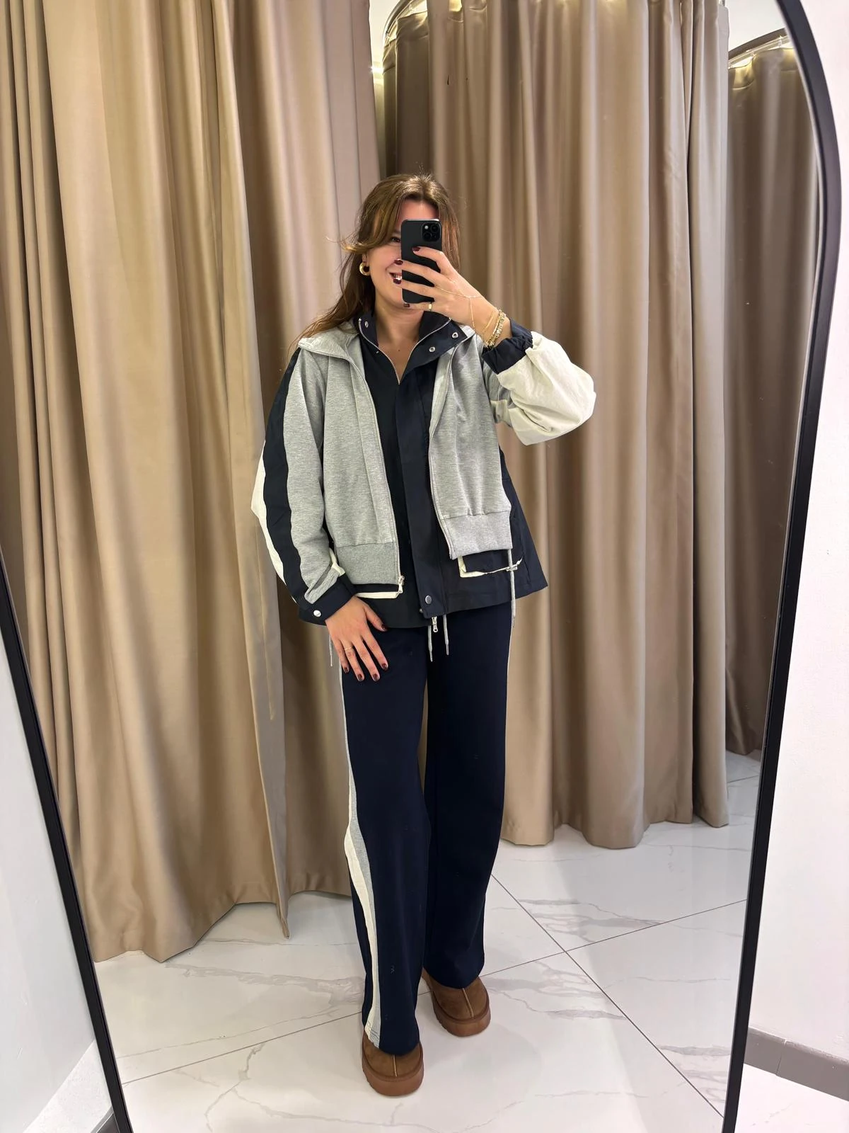 MARKA MODEL KAPÜŞONLU EŞOFMAN TAKIMI