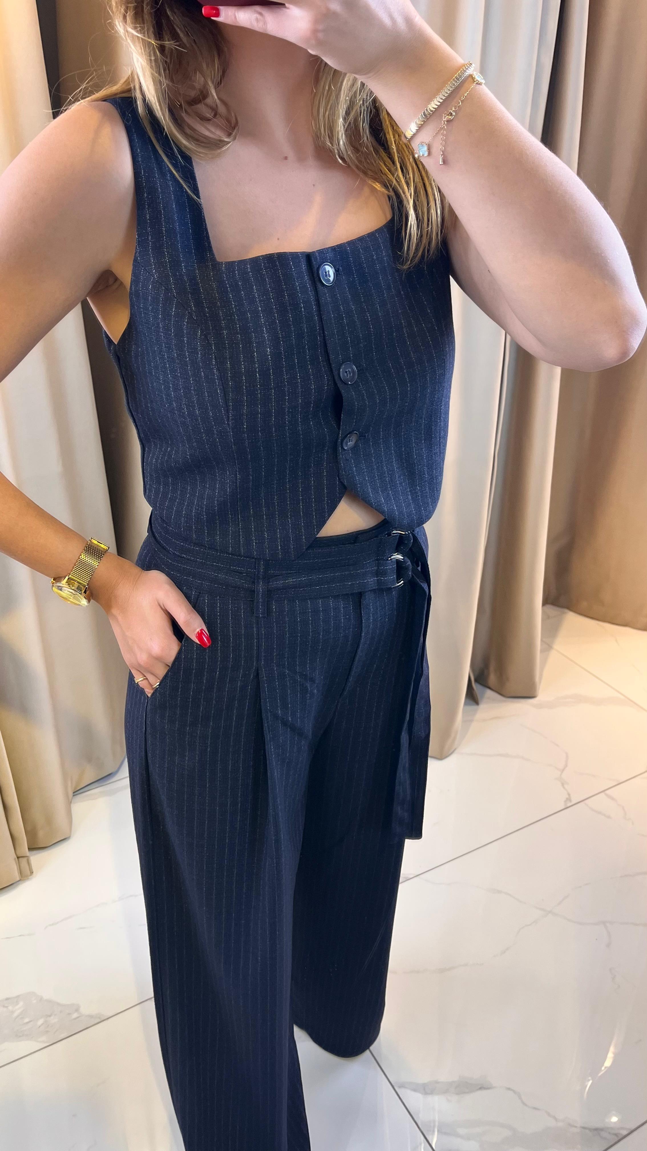 DÜĞMELİ ÇZİGİLİ KALIN ASKILI  TOP