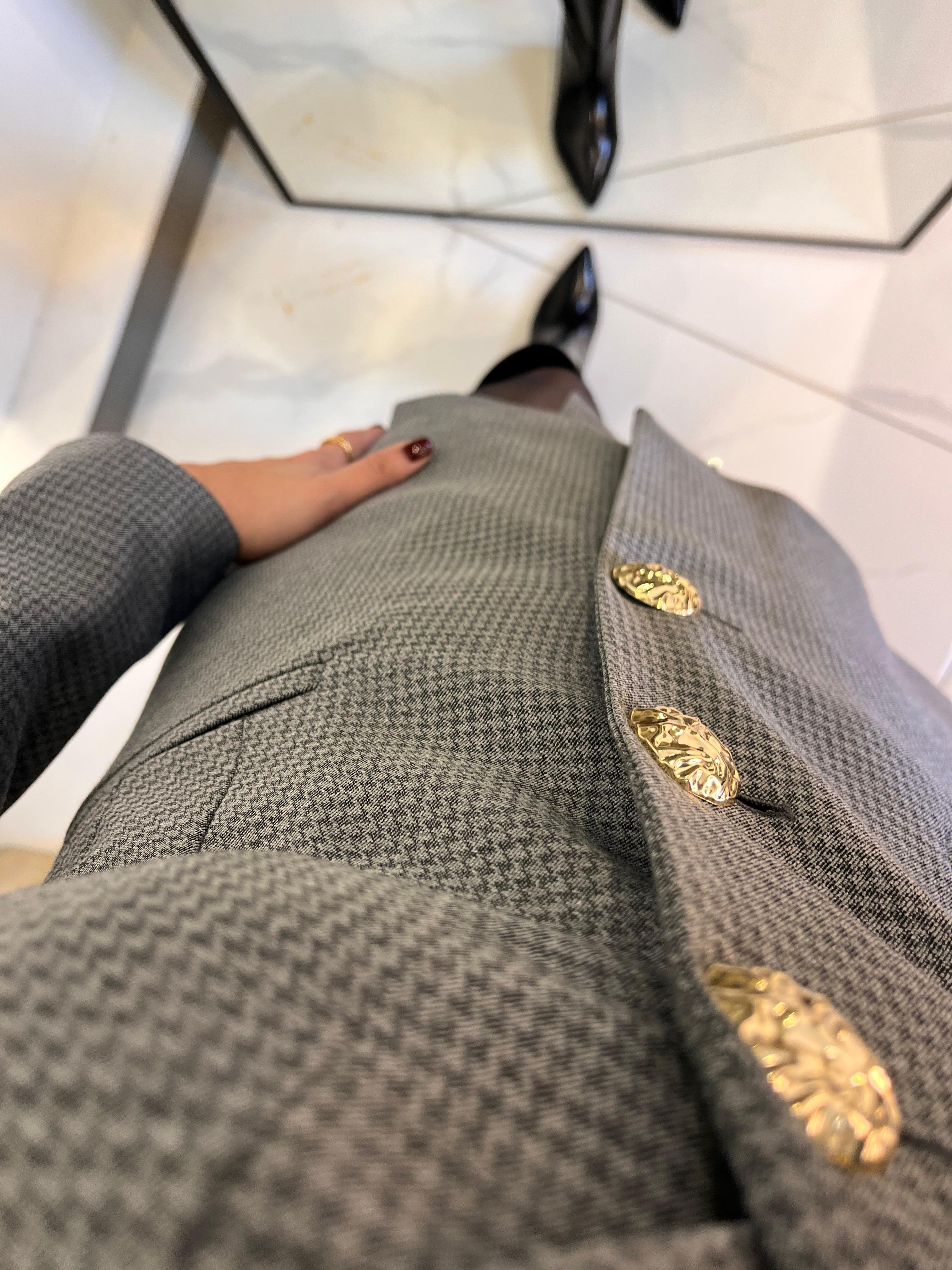 KAZ AYAĞI DESENLİ KEMERLİ CEKET