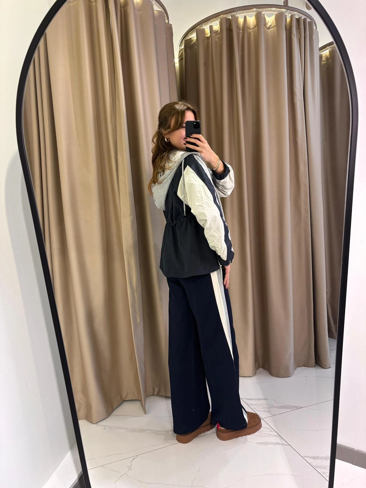 MARKA MODEL KAPÜŞONLU EŞOFMAN TAKIMI