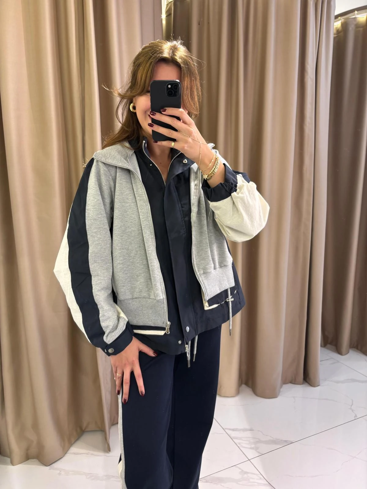 MARKA MODEL KAPÜŞONLU EŞOFMAN TAKIMI