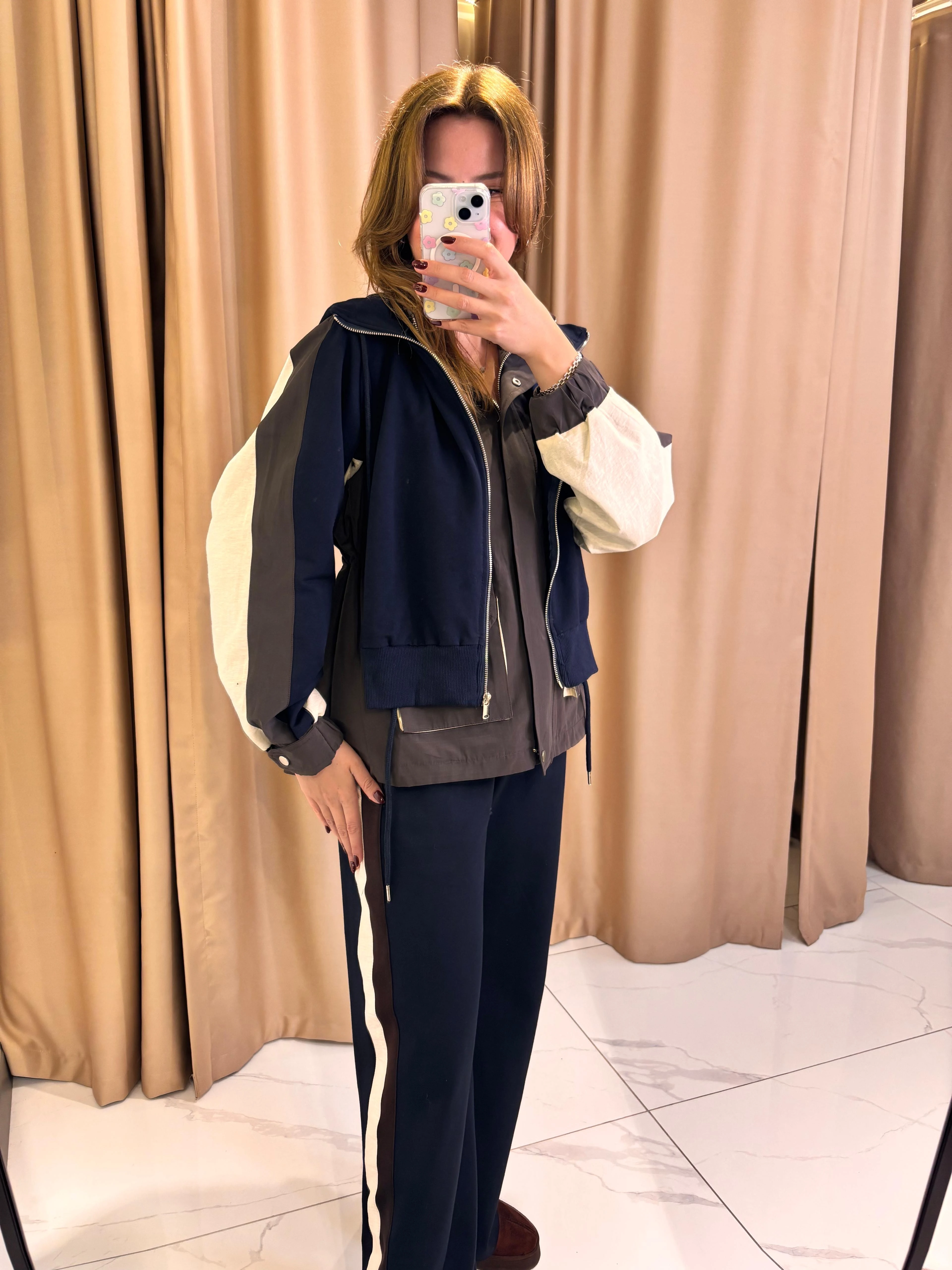 MARKA MODEL KAPÜŞONLU EŞOFMAN TAKIMI