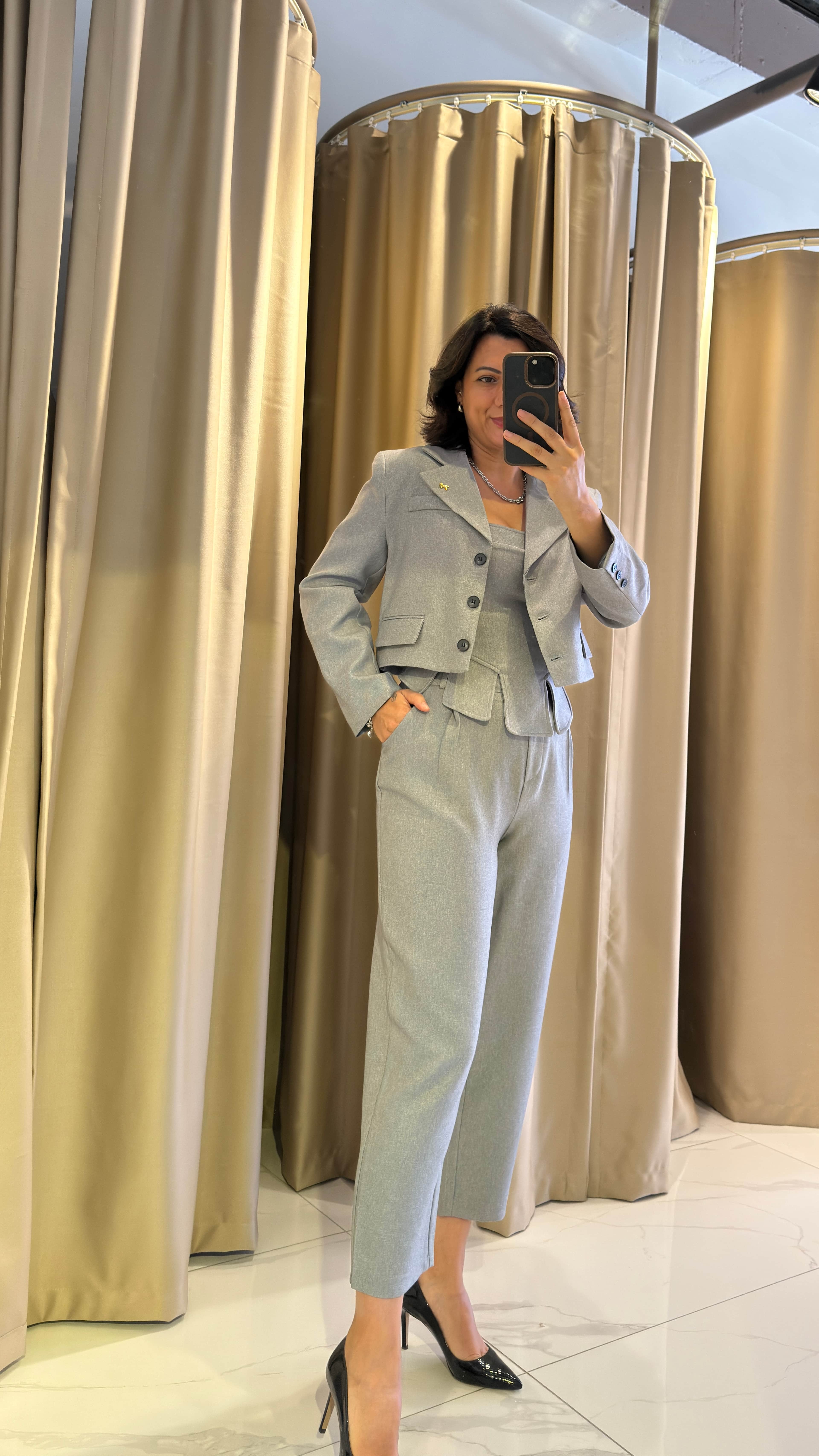 BROŞLU BLAZER