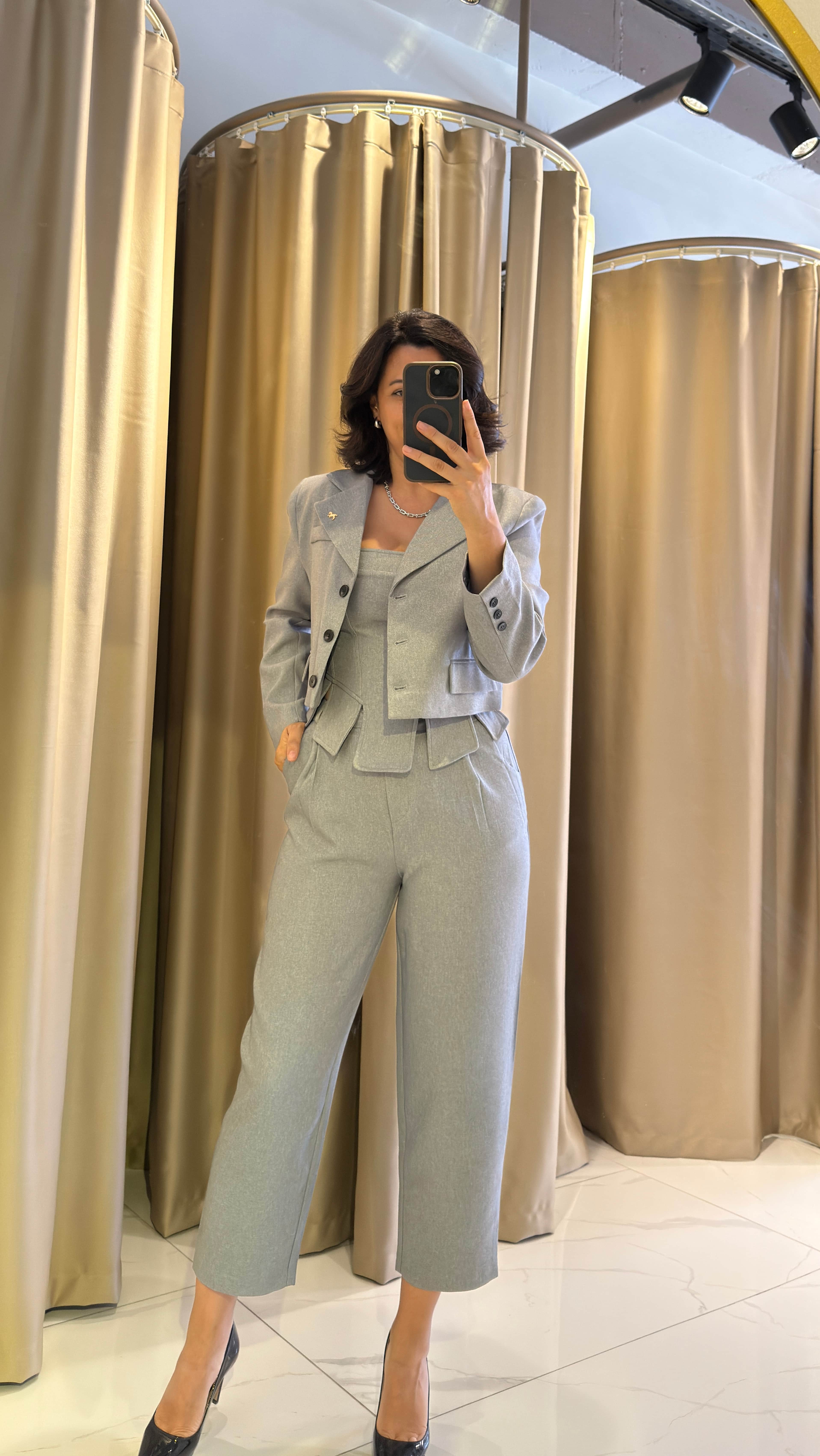 BROŞLU BLAZER