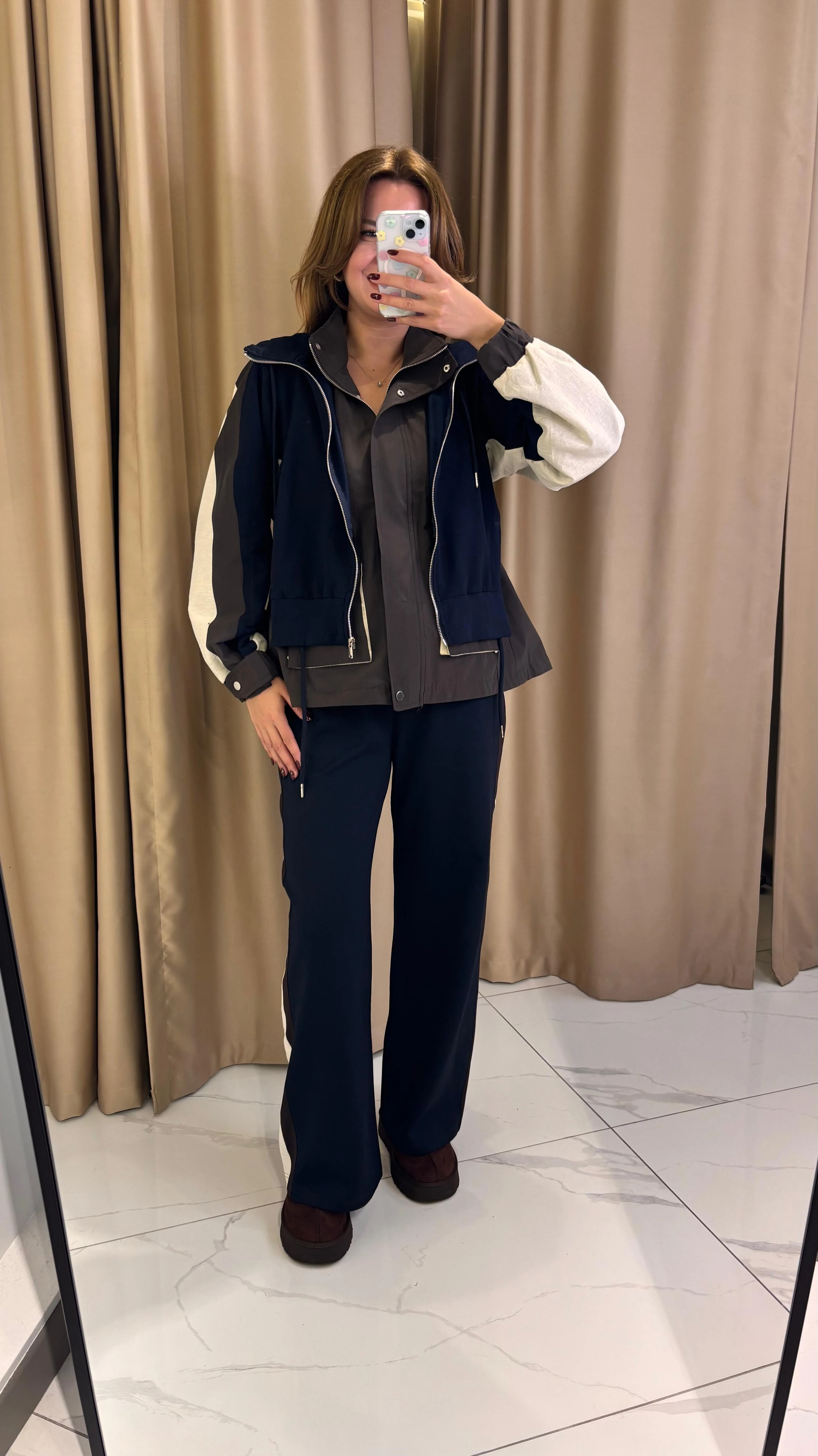 MARKA MODEL KAPÜŞONLU EŞOFMAN TAKIMI