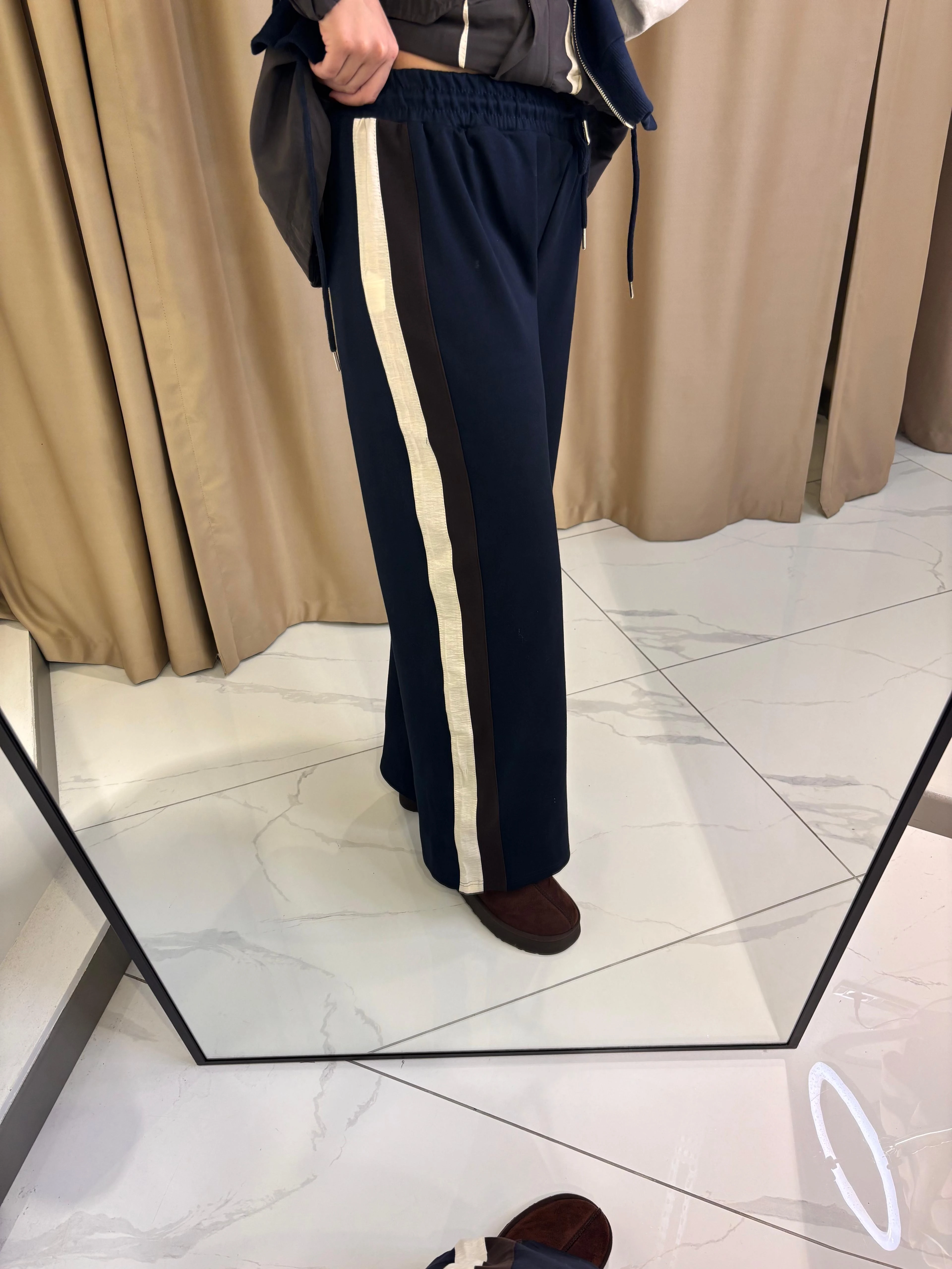 MARKA MODEL KAPÜŞONLU EŞOFMAN TAKIMI