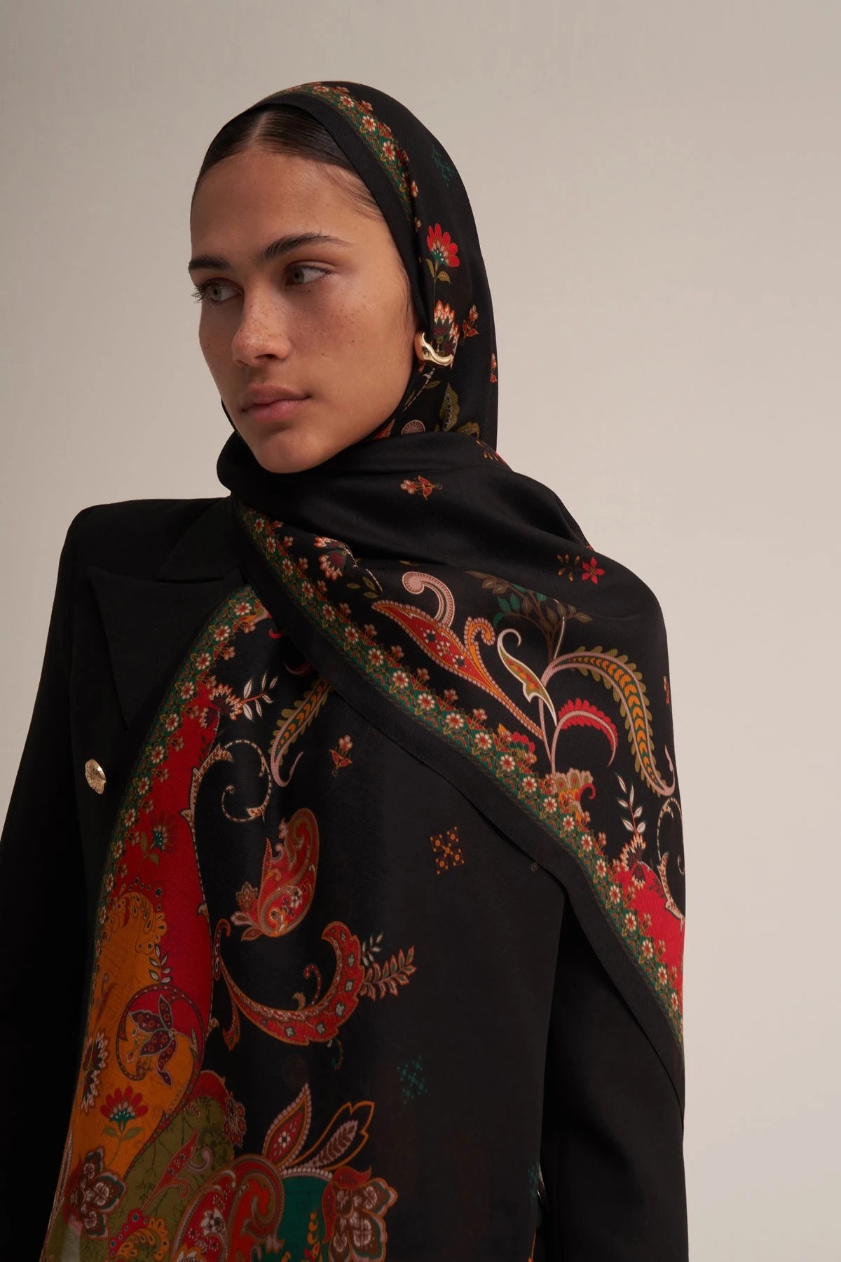 BLACK FLORAL ŞAL