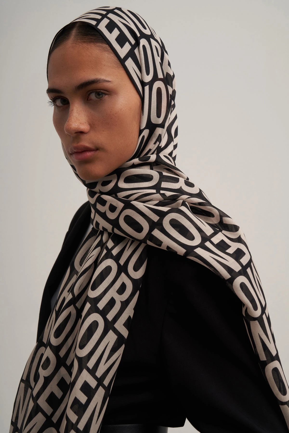 BLACK LOGO ŞAL
