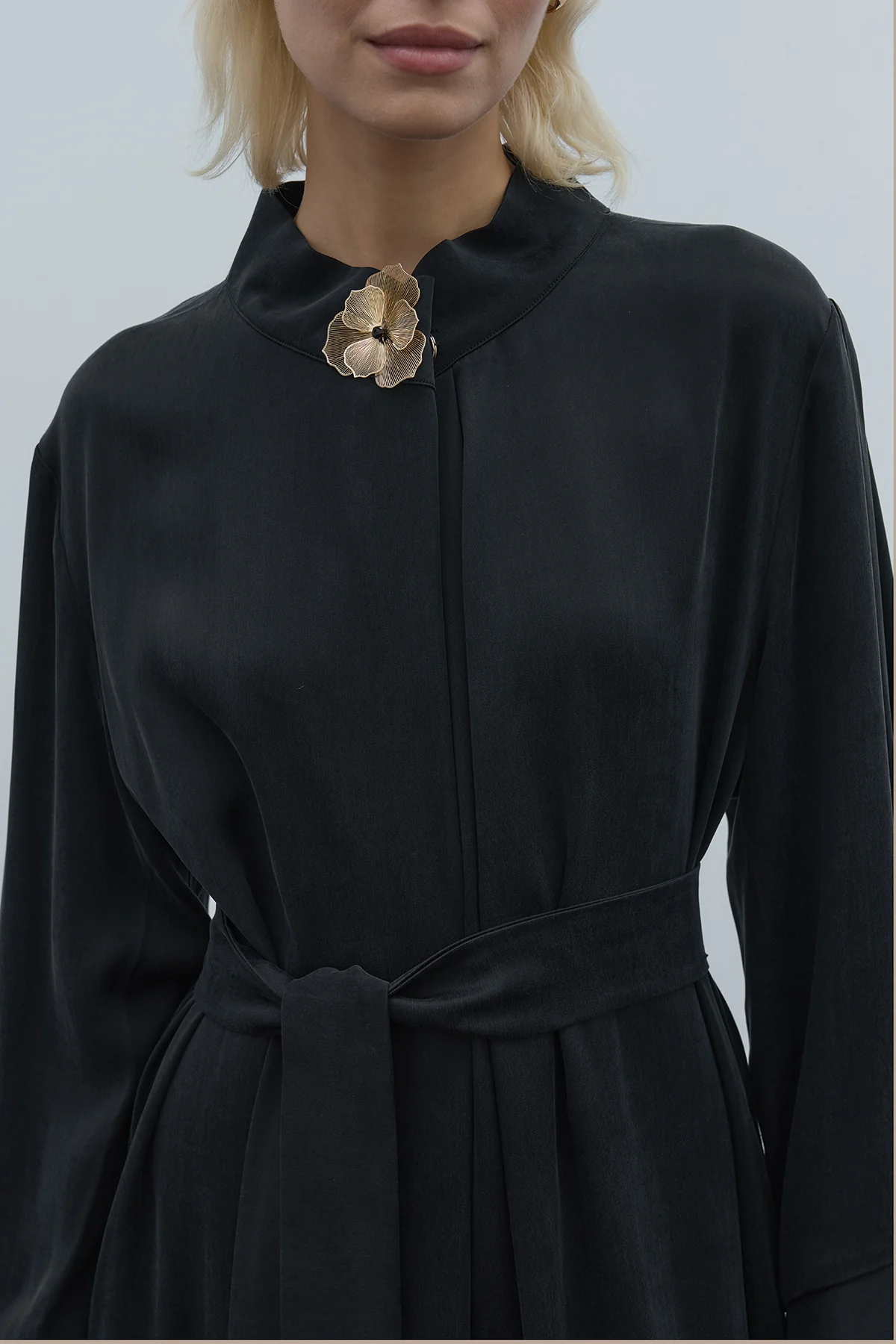 CLANDE YAKA AKSESUARLI İPEK CUPRO ELBİSE 5011