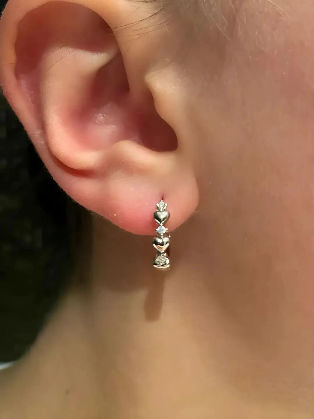 Kalpli Kristal Taşlı Küpe 