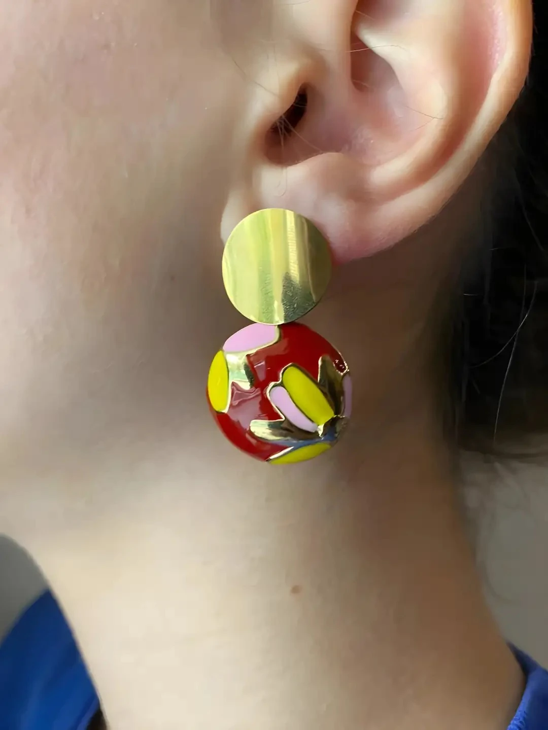 Akrilik Kırmızı Sallantılı Küpe Gold