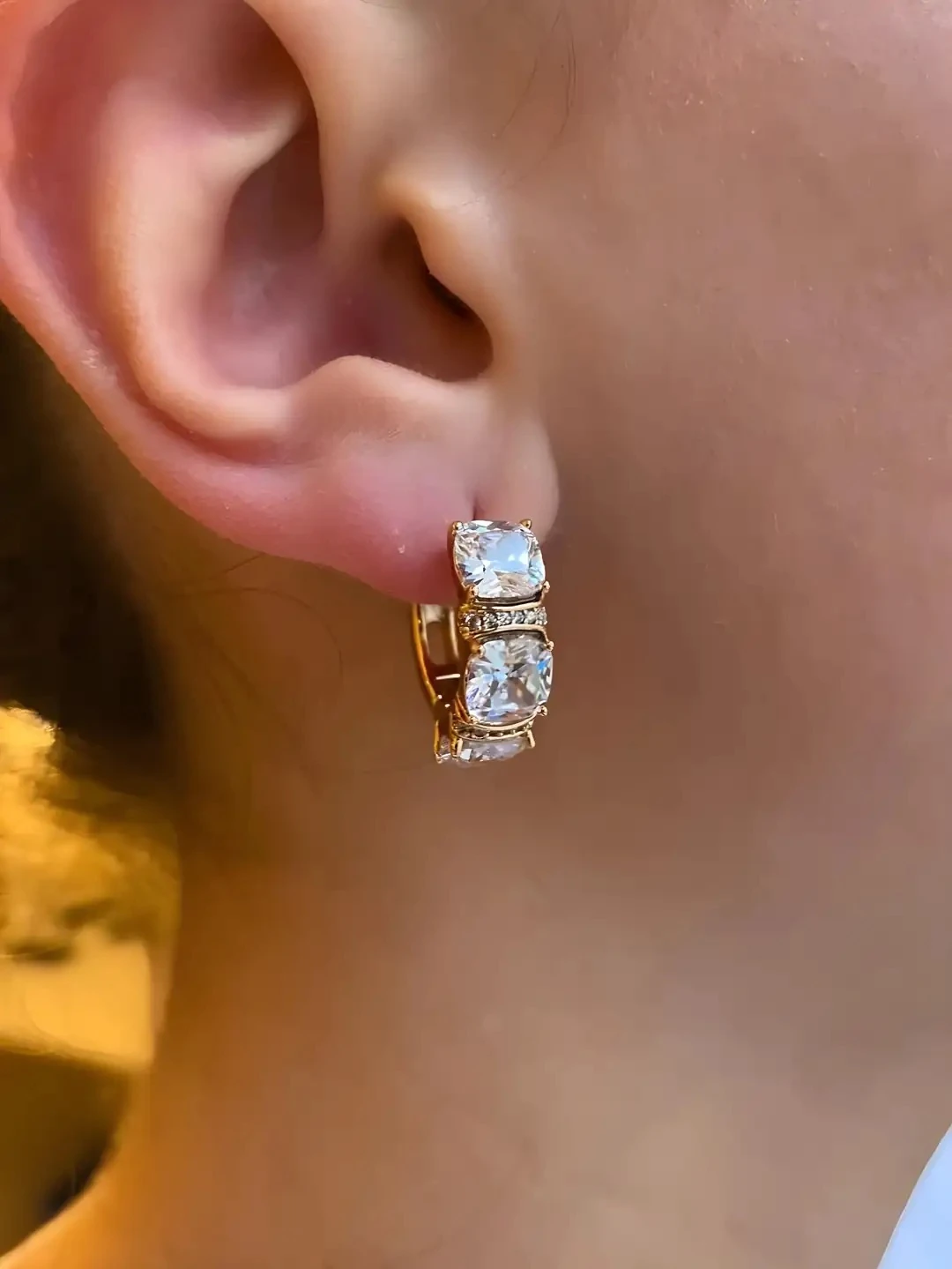 Kristal Taşlı Parıltılı Küpe 