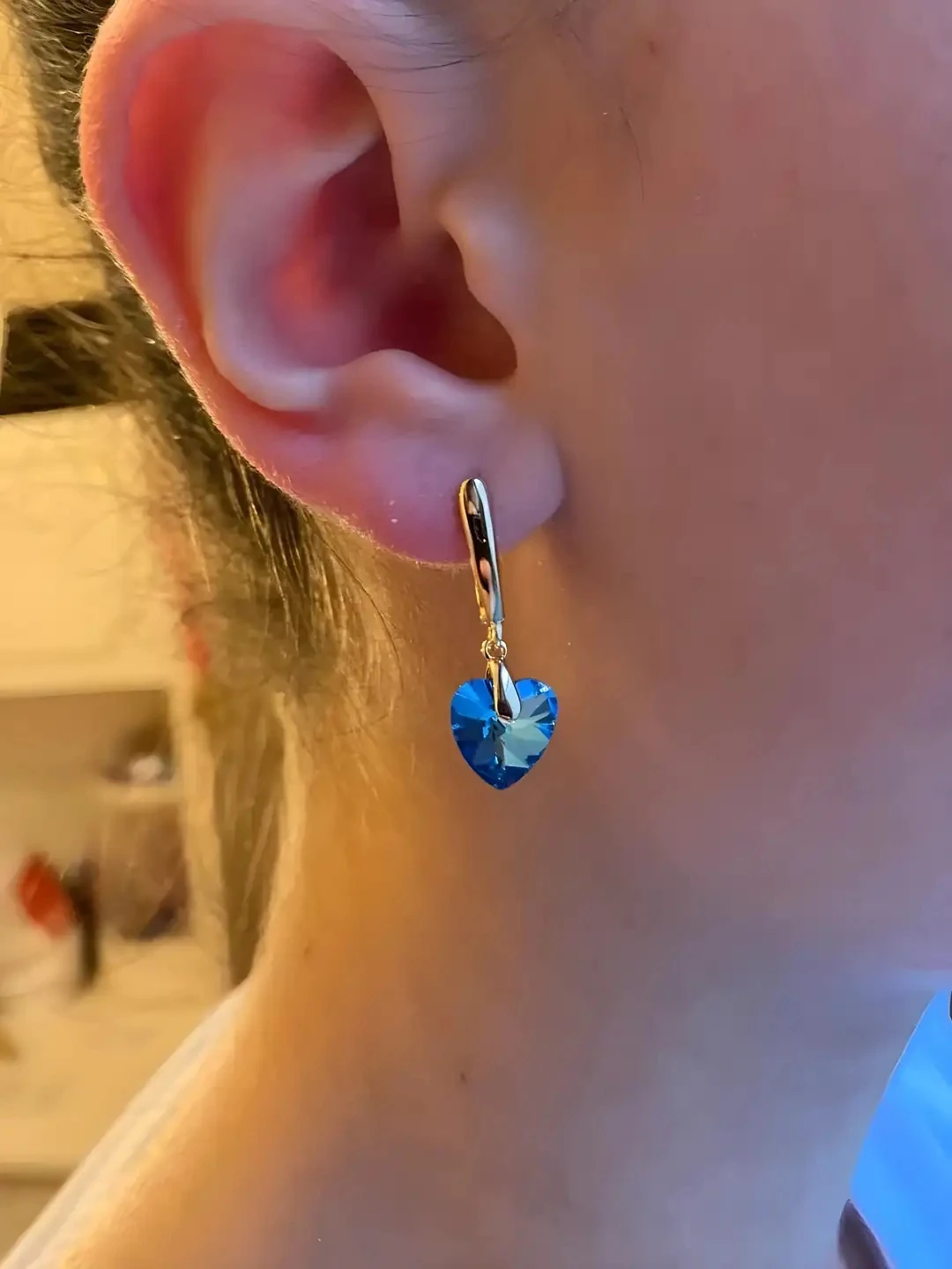 Kristal Taşlı Kalp Model Sallantılı Gold Blue Küpe