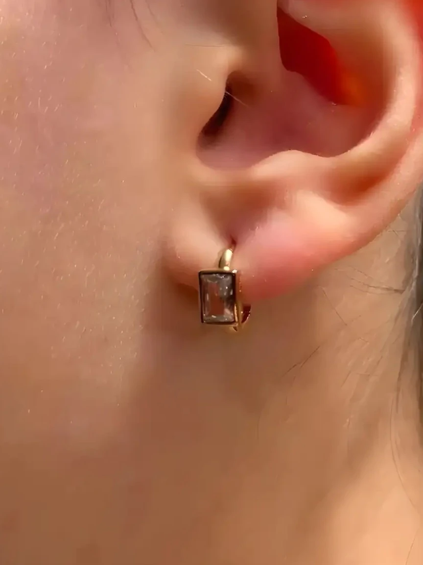 Diktörtgen Kristal Taşlı Gold Küpe