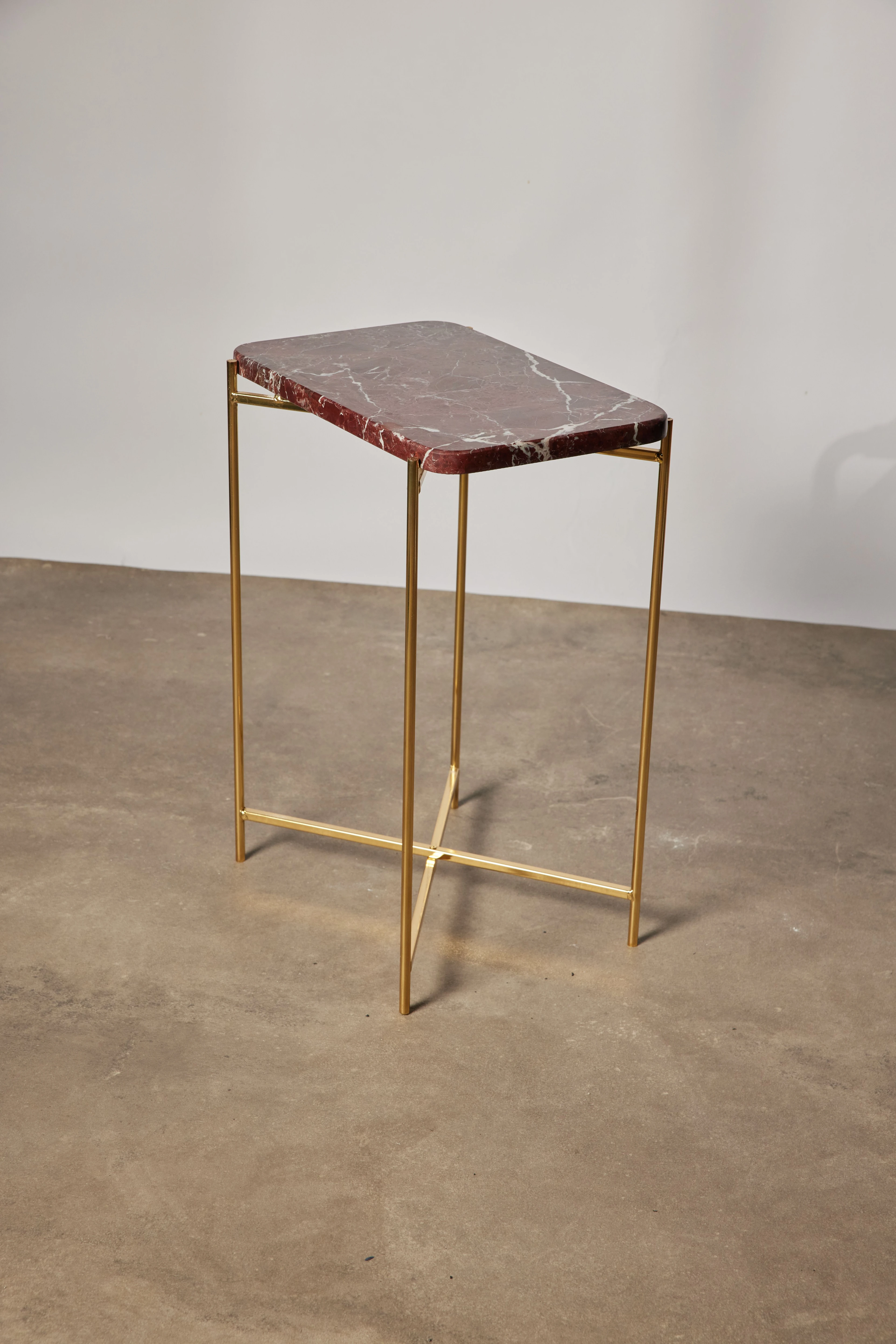 Cherry Mermer Yan Sehpa