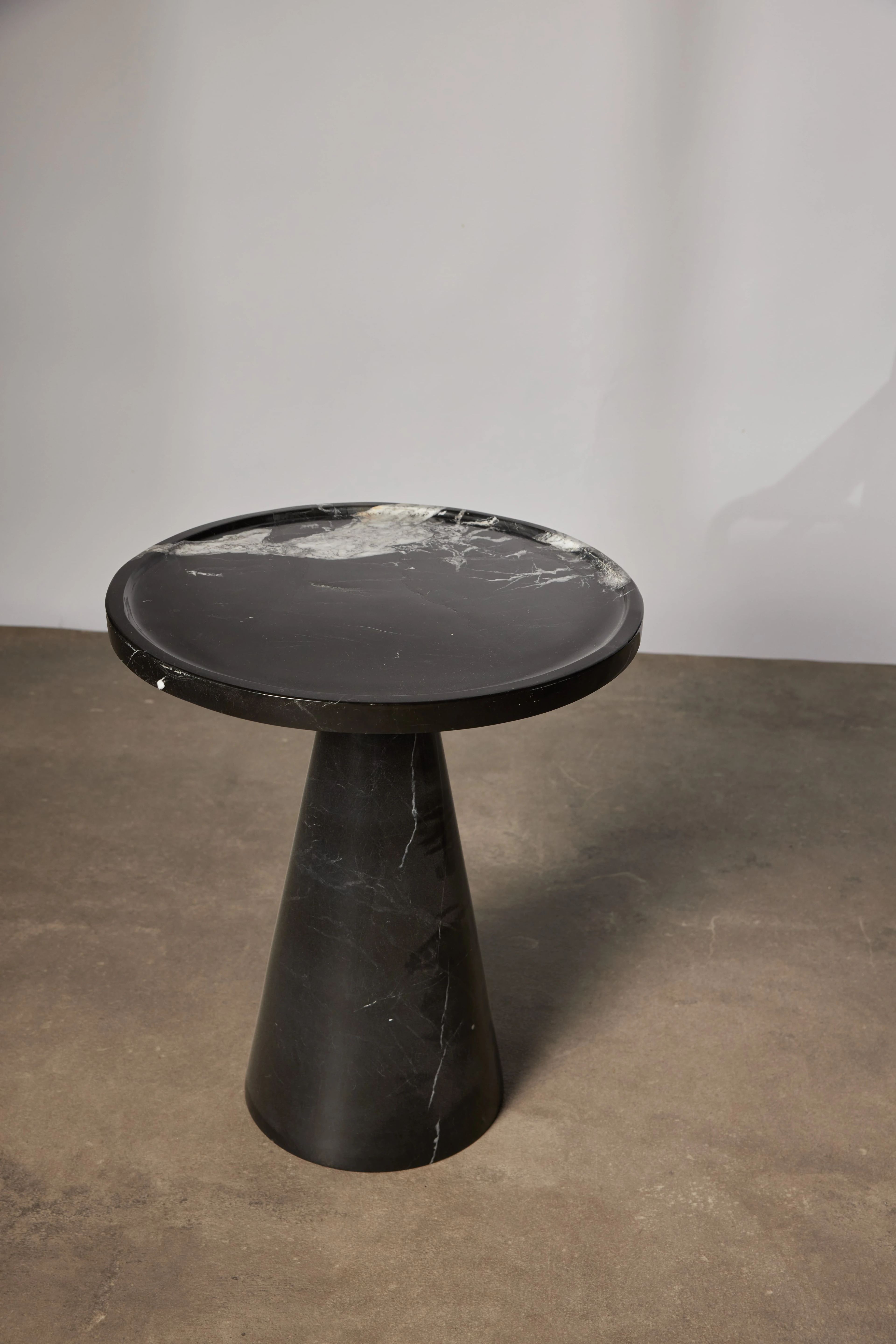 Vela Siyah Mermer Yan Sehpa