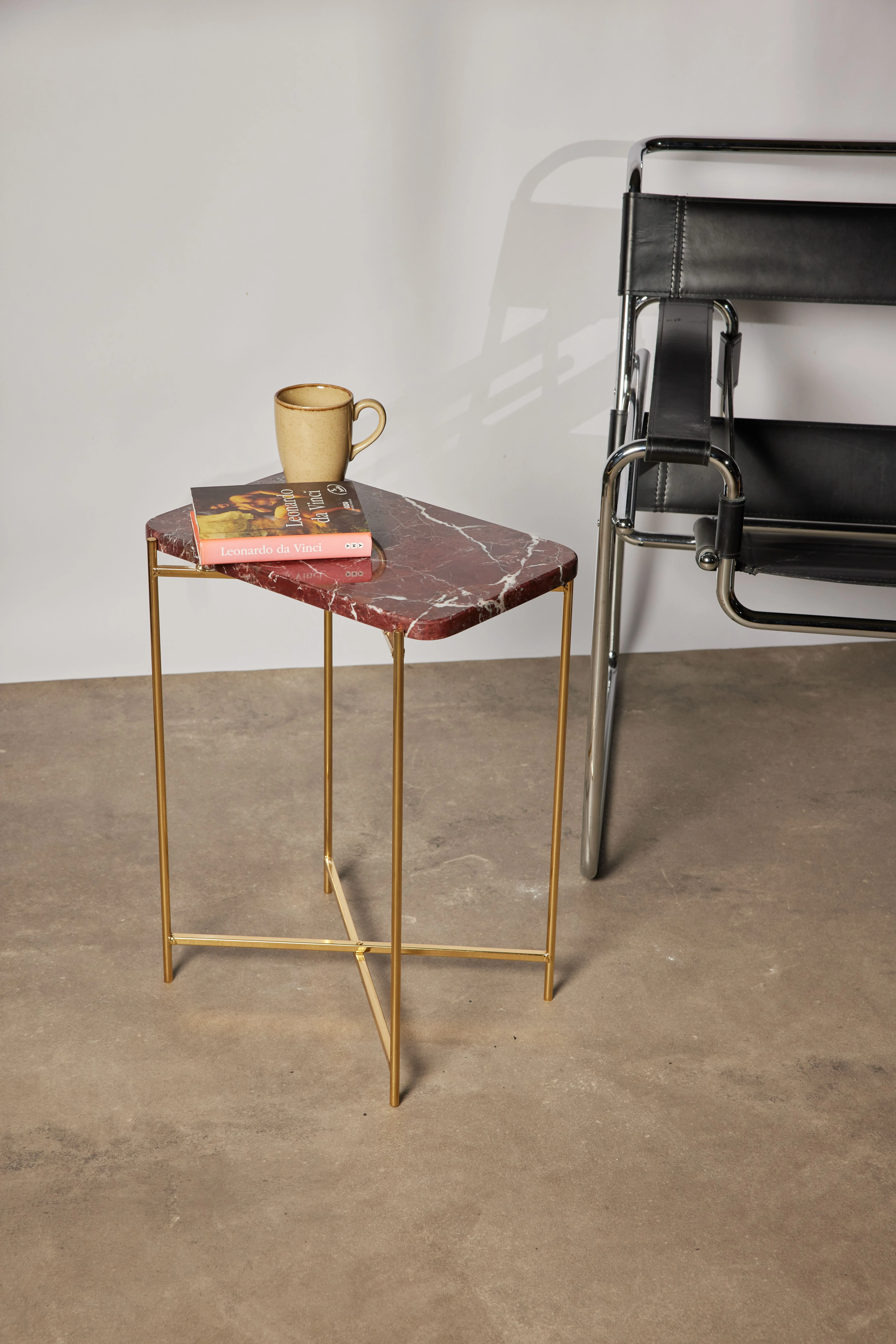 Cherry Mermer Yan Sehpa