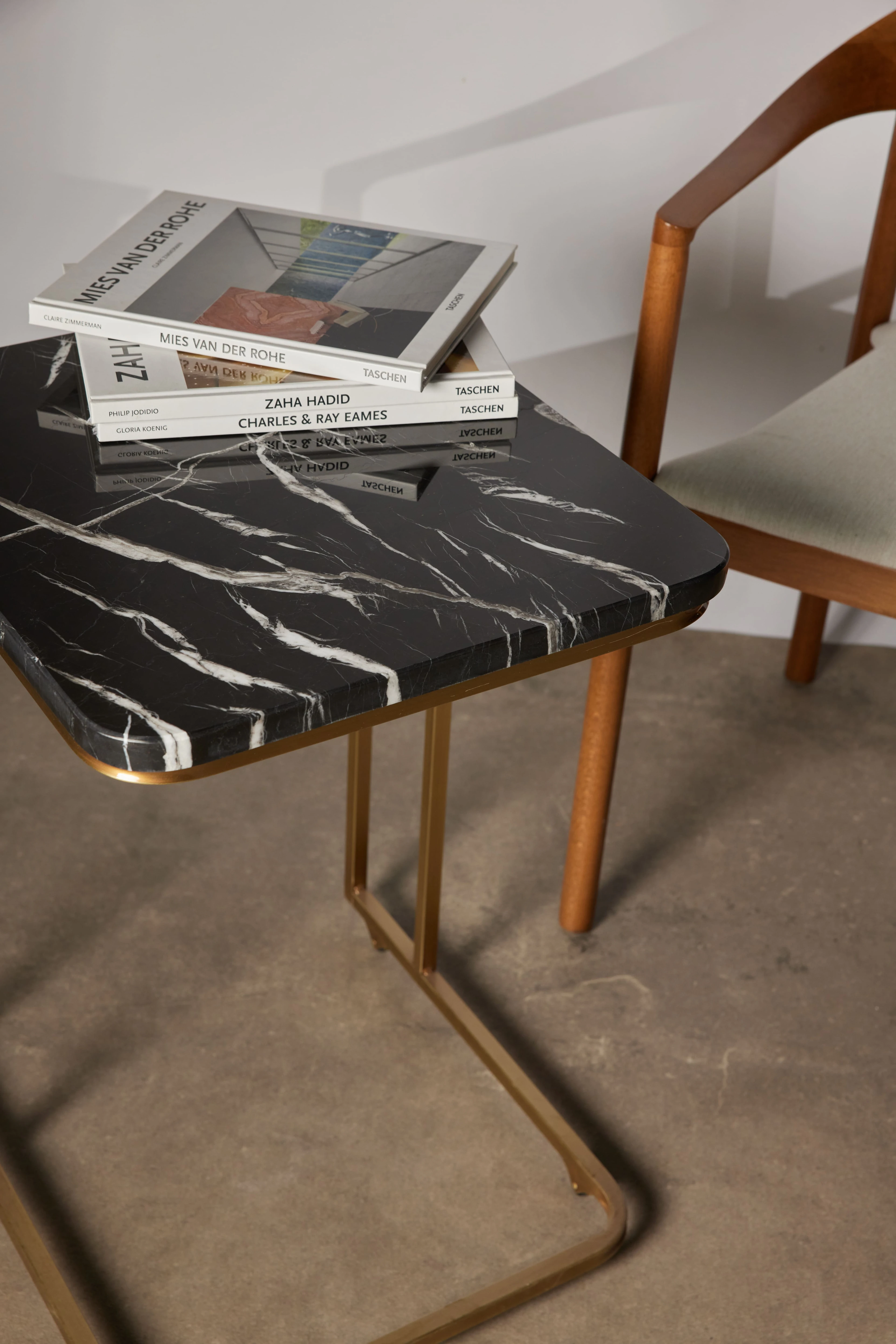 Jura Alexander Black Siyah Mermer C Sehpa