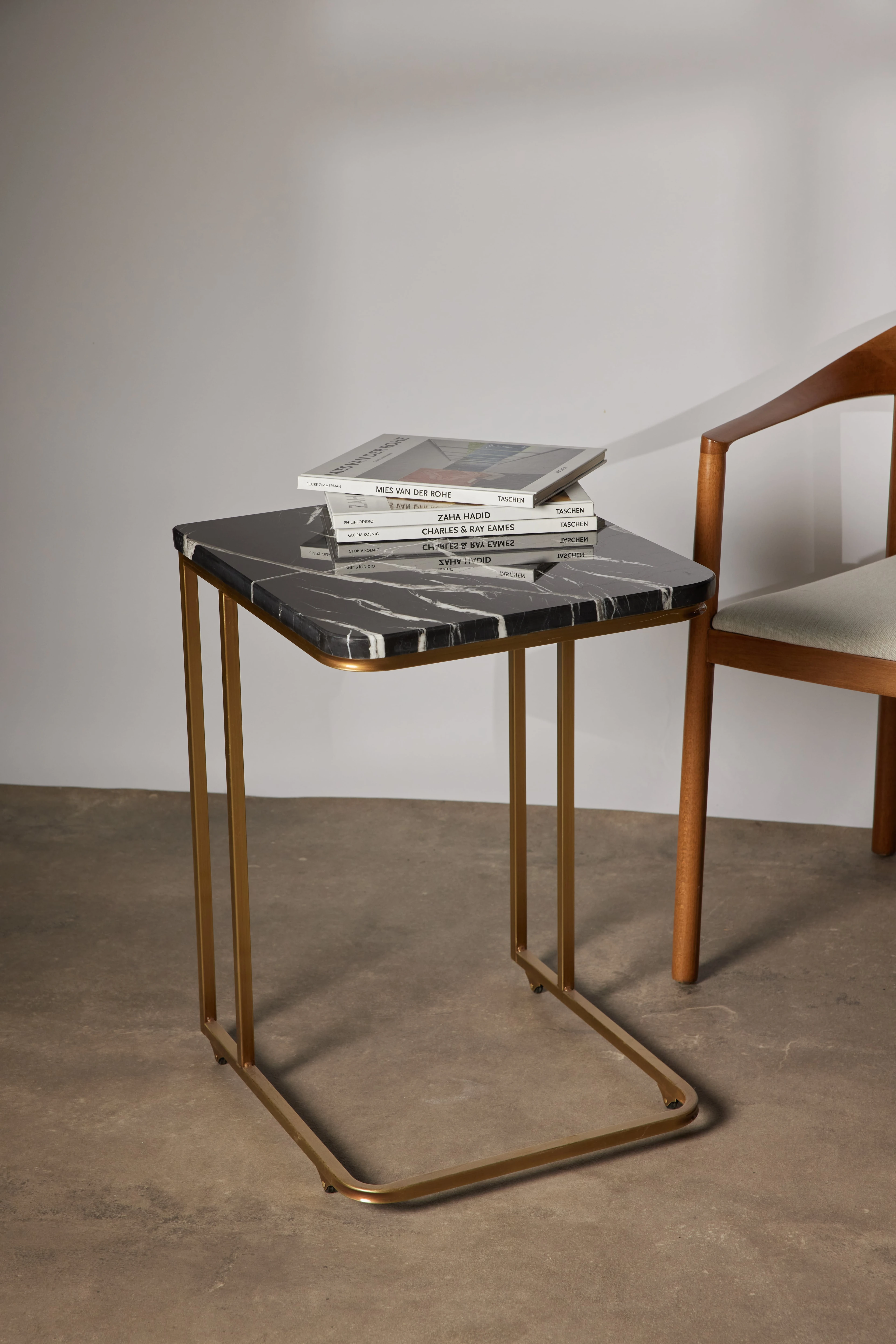 Jura Alexander Black Siyah Mermer C Sehpa