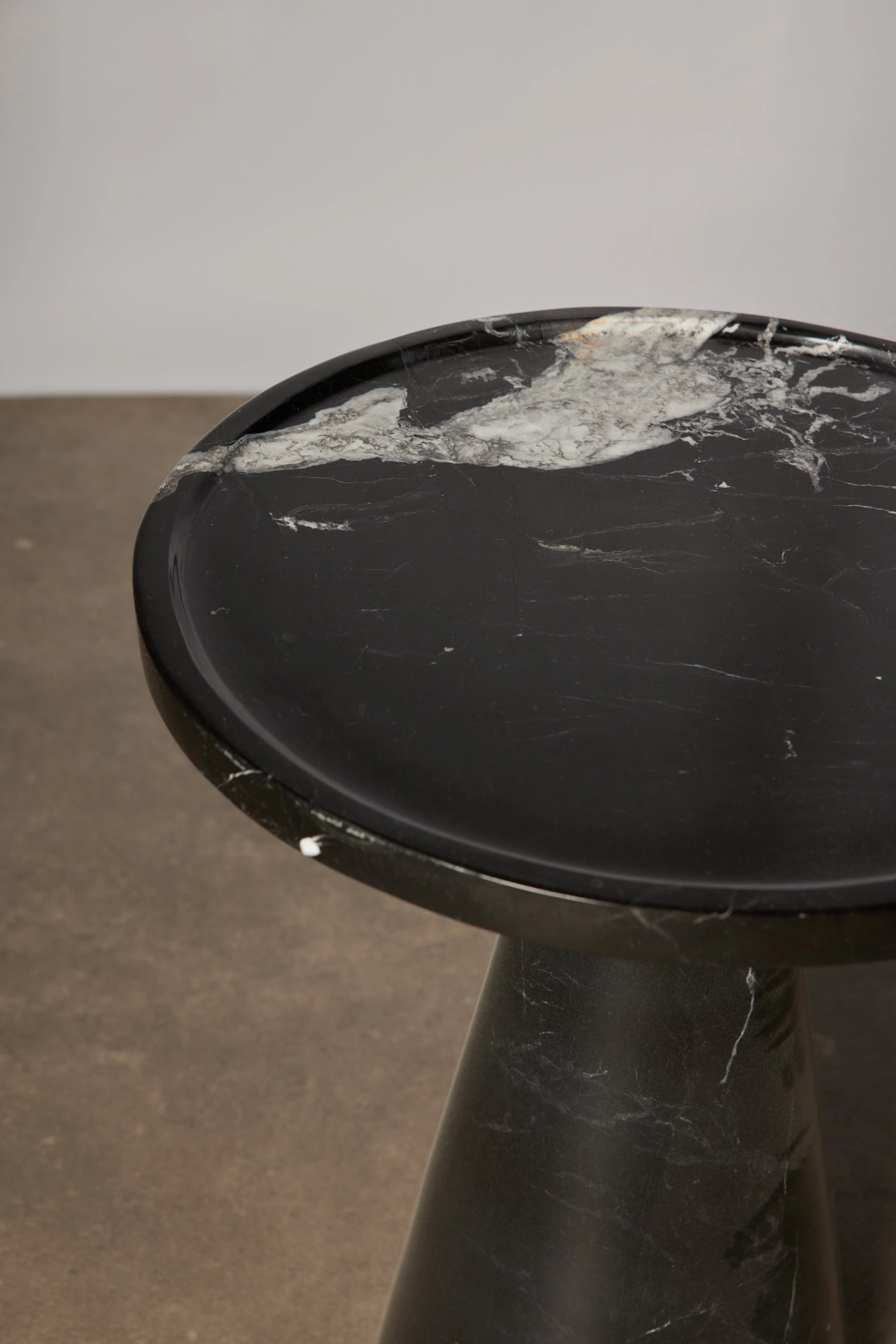 Vela Siyah Mermer Yan Sehpa