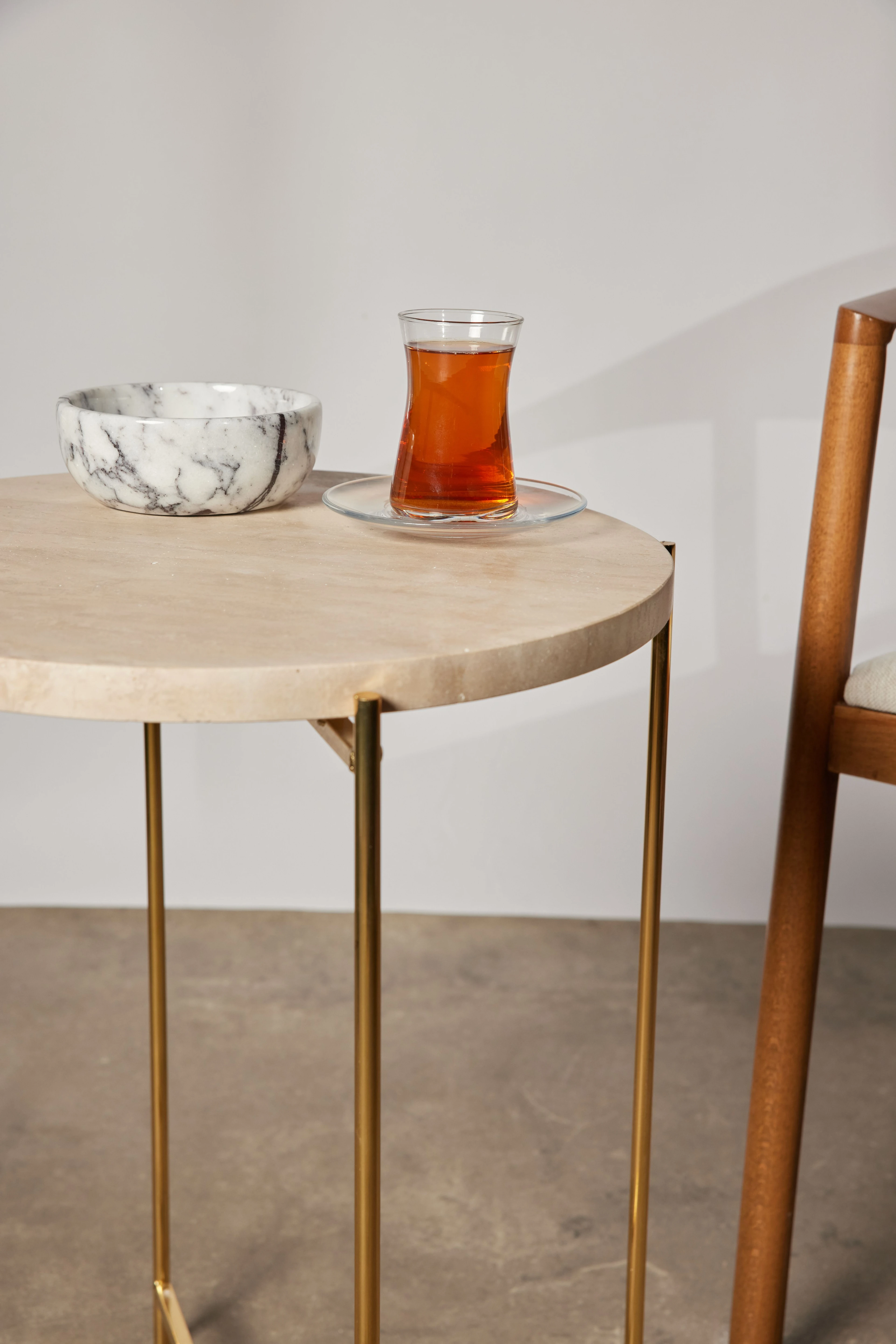 Neil Traverten Yan Sehpa